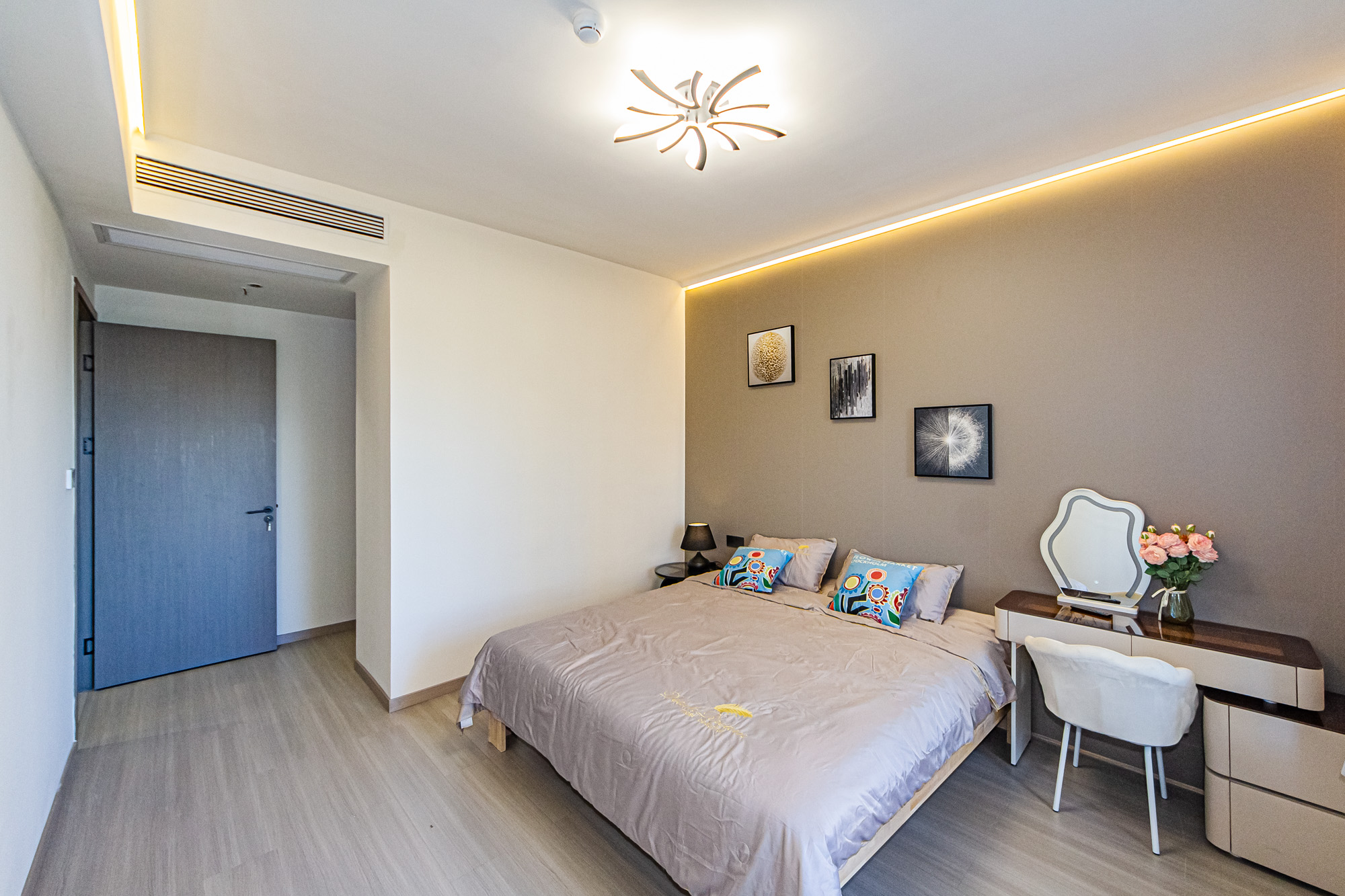 恒大御景半岛锦绣苑 4室2厅2卫 168.0万 恒大御景半岛锦绣苑 4室2厅2卫 168.0万卧室