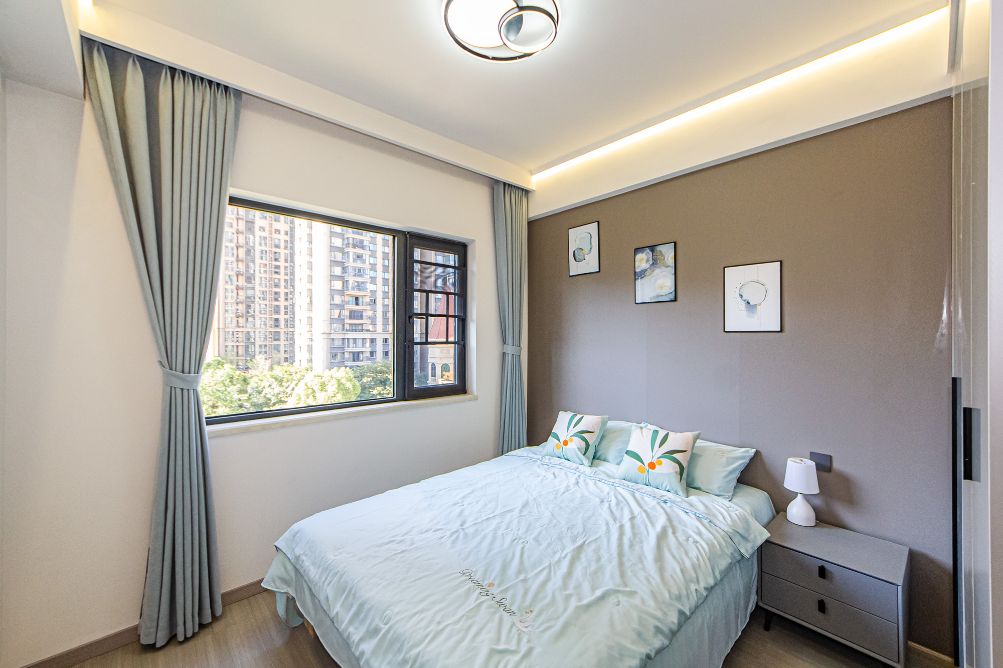 恒大御景半岛锦绣苑 4室2厅2卫 168.0万 恒大御景半岛锦绣苑 4室2厅2卫 168.0万卧室