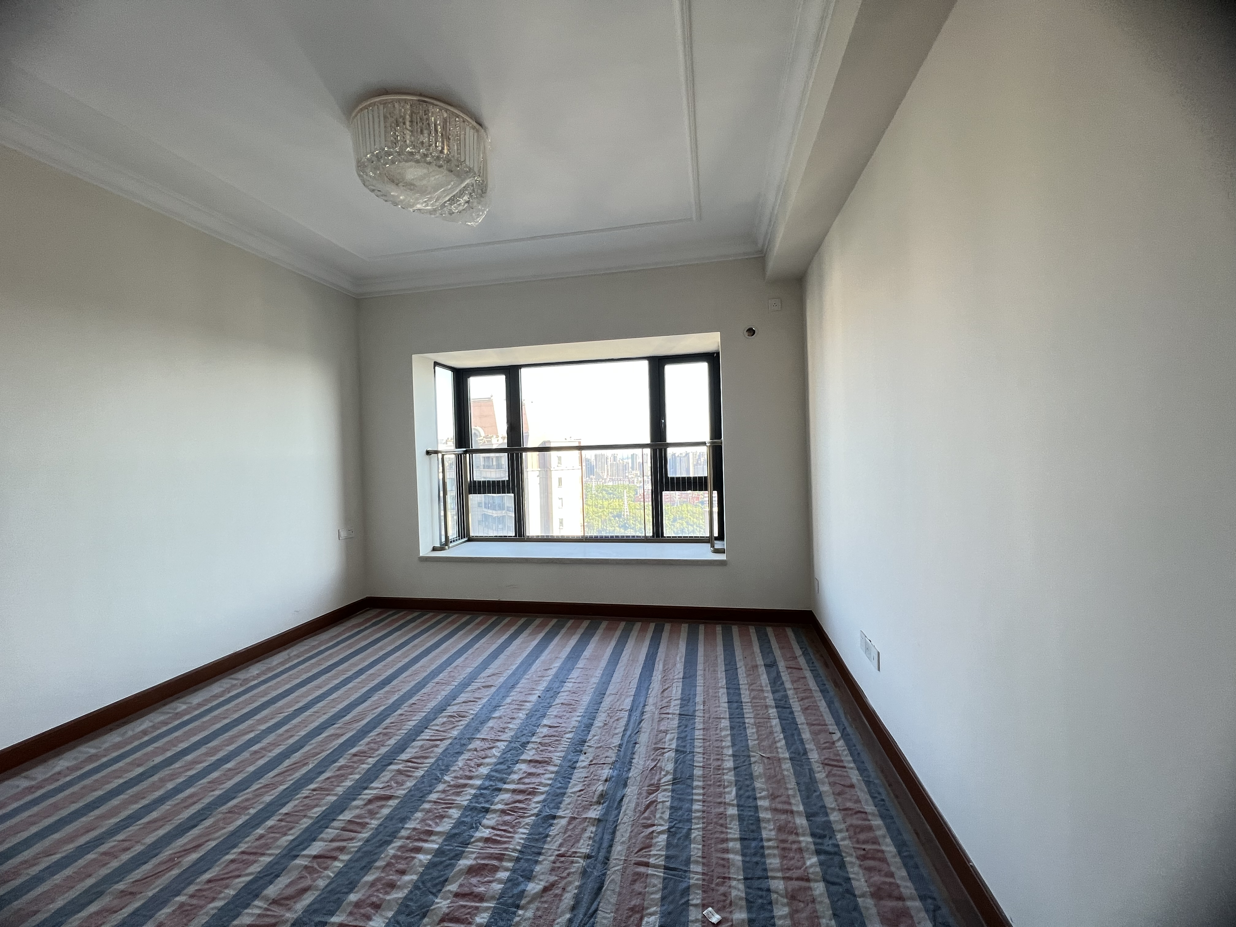 恒大华府 4室2厅2卫 80.0万 恒大华府 4室2厅2卫 80.0万室内图