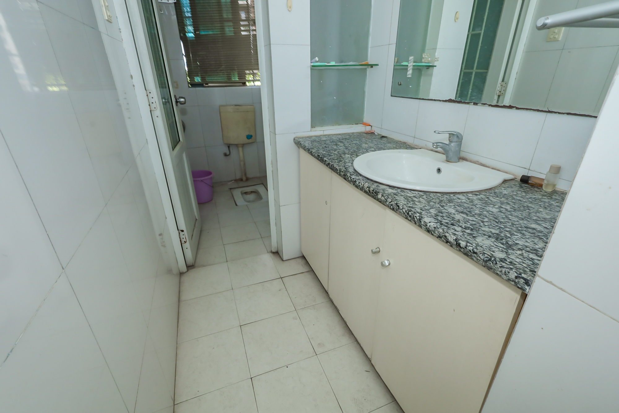 天峰名苑  6室3厅2卫    95.0万卫生间