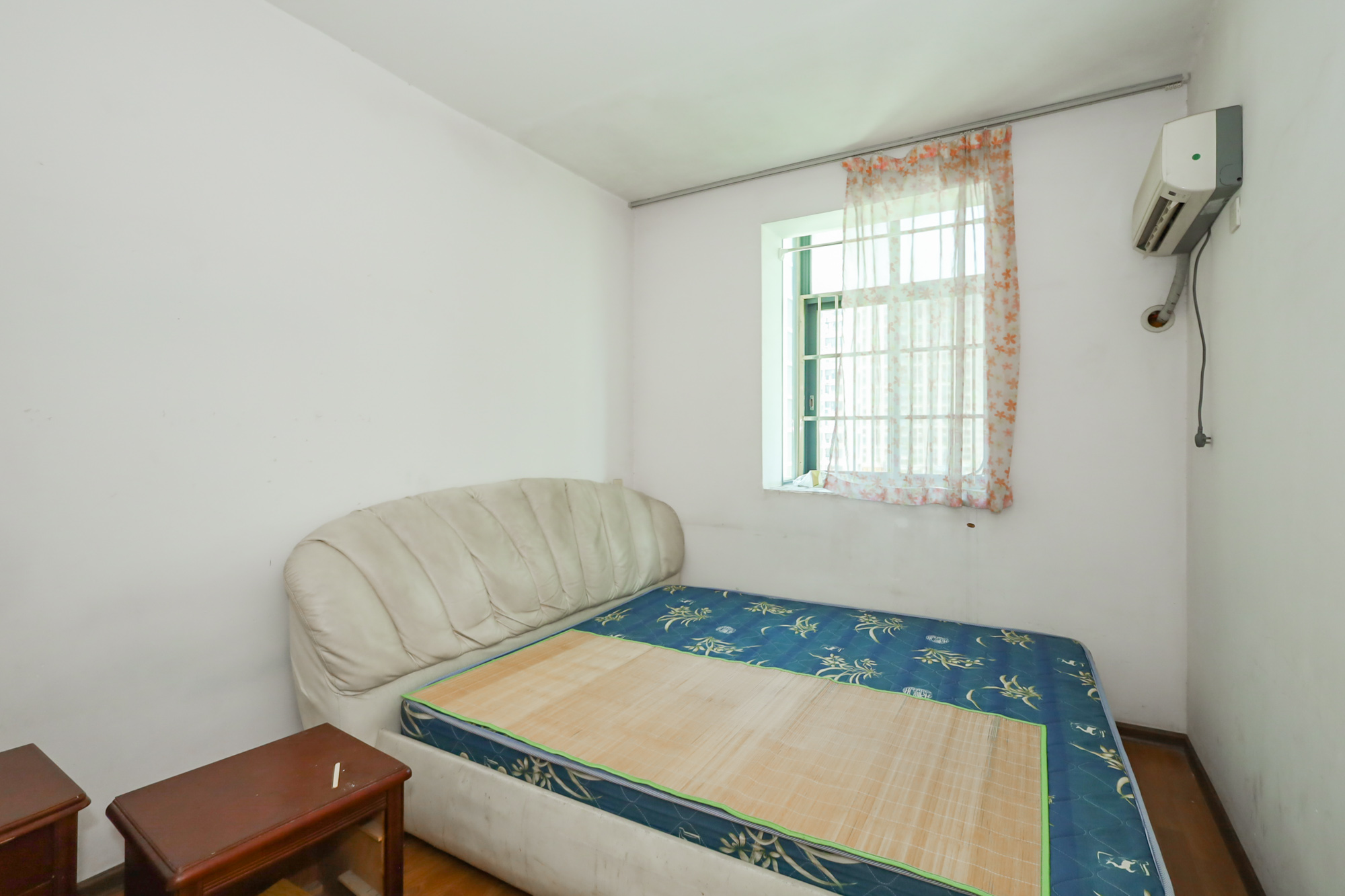 天峰名苑  6室3厅2卫    95.0万卧室