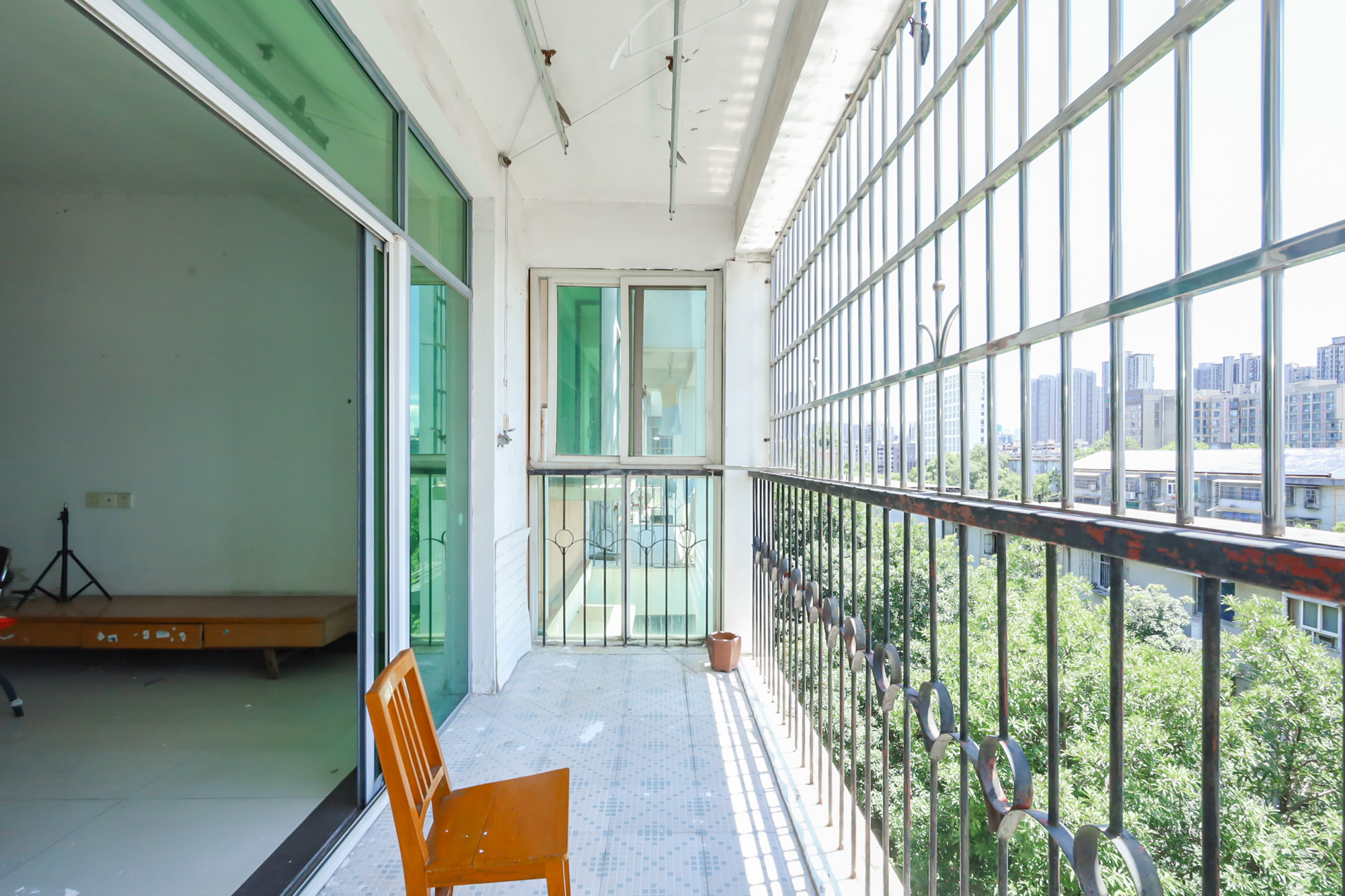 天峰名苑  6室3厅2卫    95.0万阳台