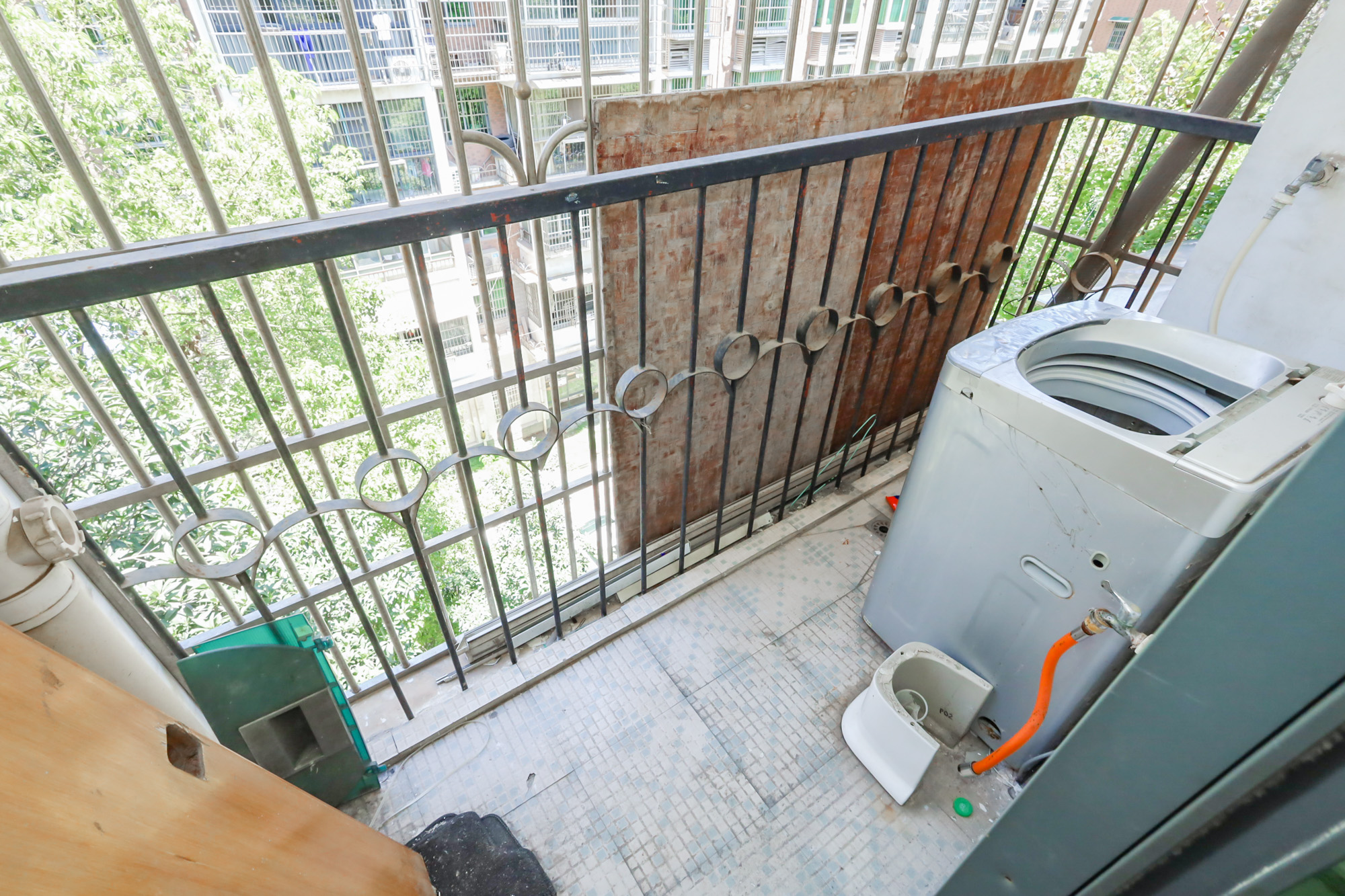 天峰名苑  6室3厅2卫    95.0万阳台