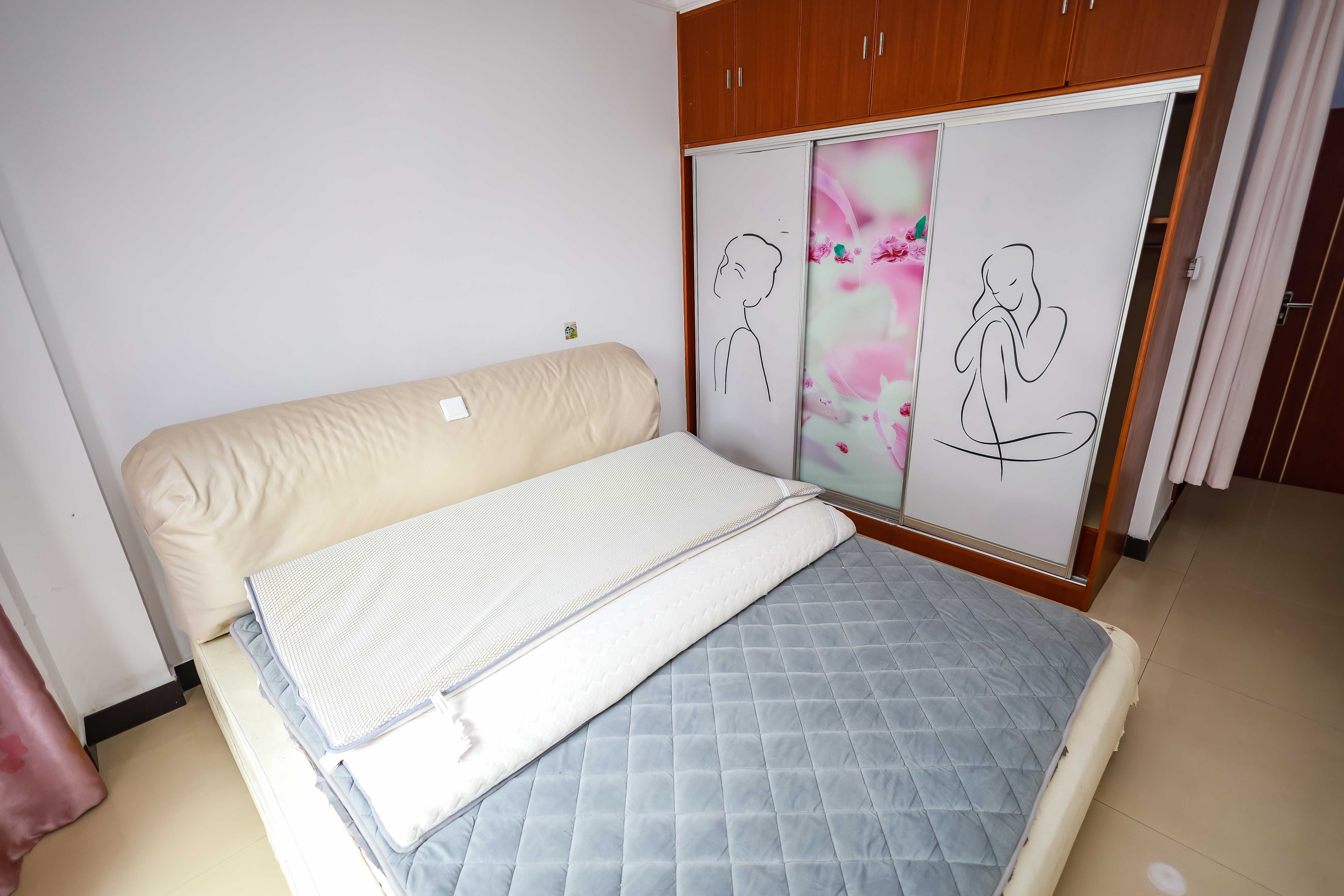 长房西郡  2室2厅2卫   90.00万卧室