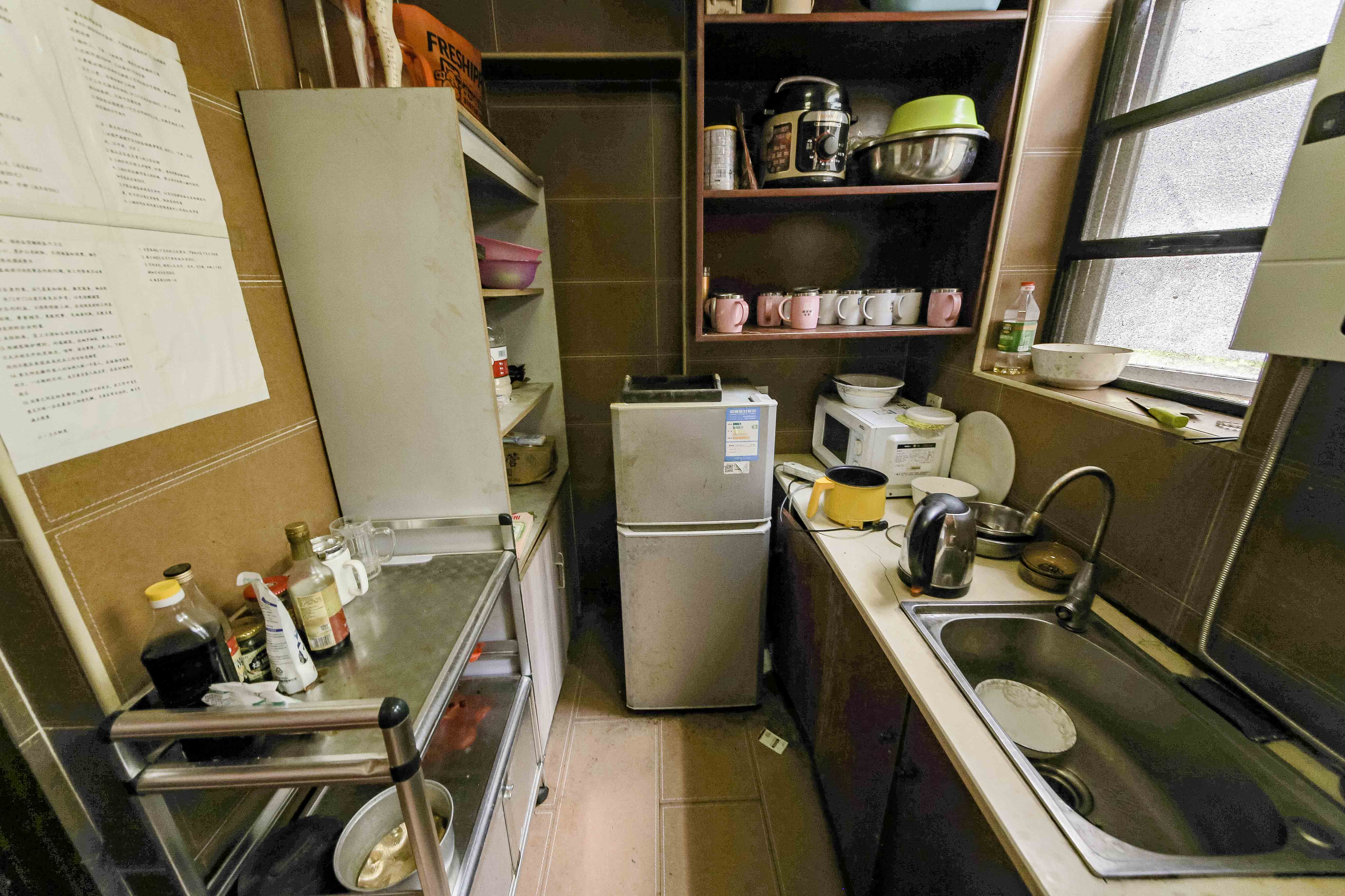 奥林匹克花园  4室2厅2卫    145.0万 奥林匹克花园  4室2厅2卫    145.0万厨房