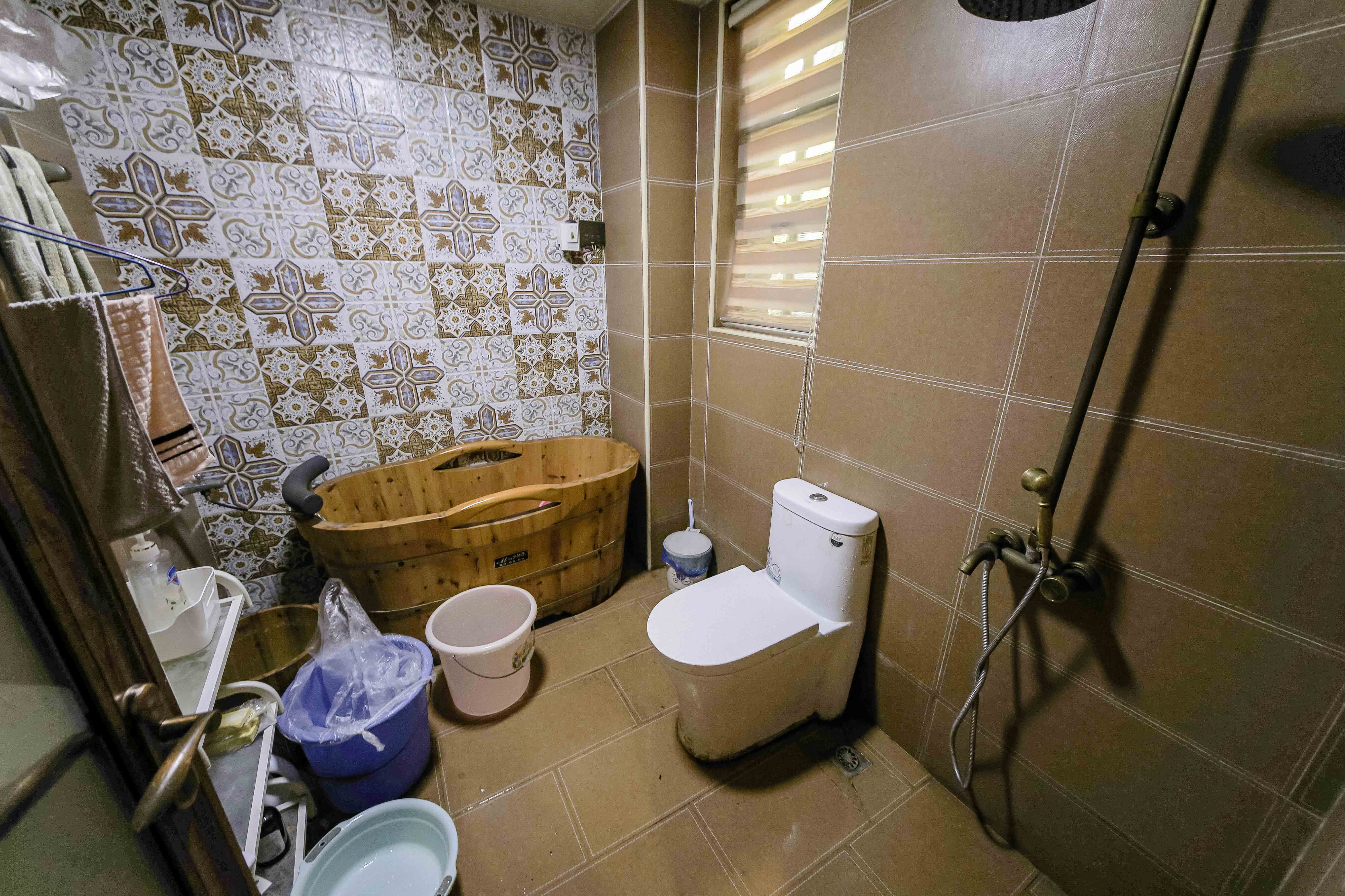 奥林匹克花园  4室2厅2卫    145.0万 奥林匹克花园  4室2厅2卫    145.0万卫生间