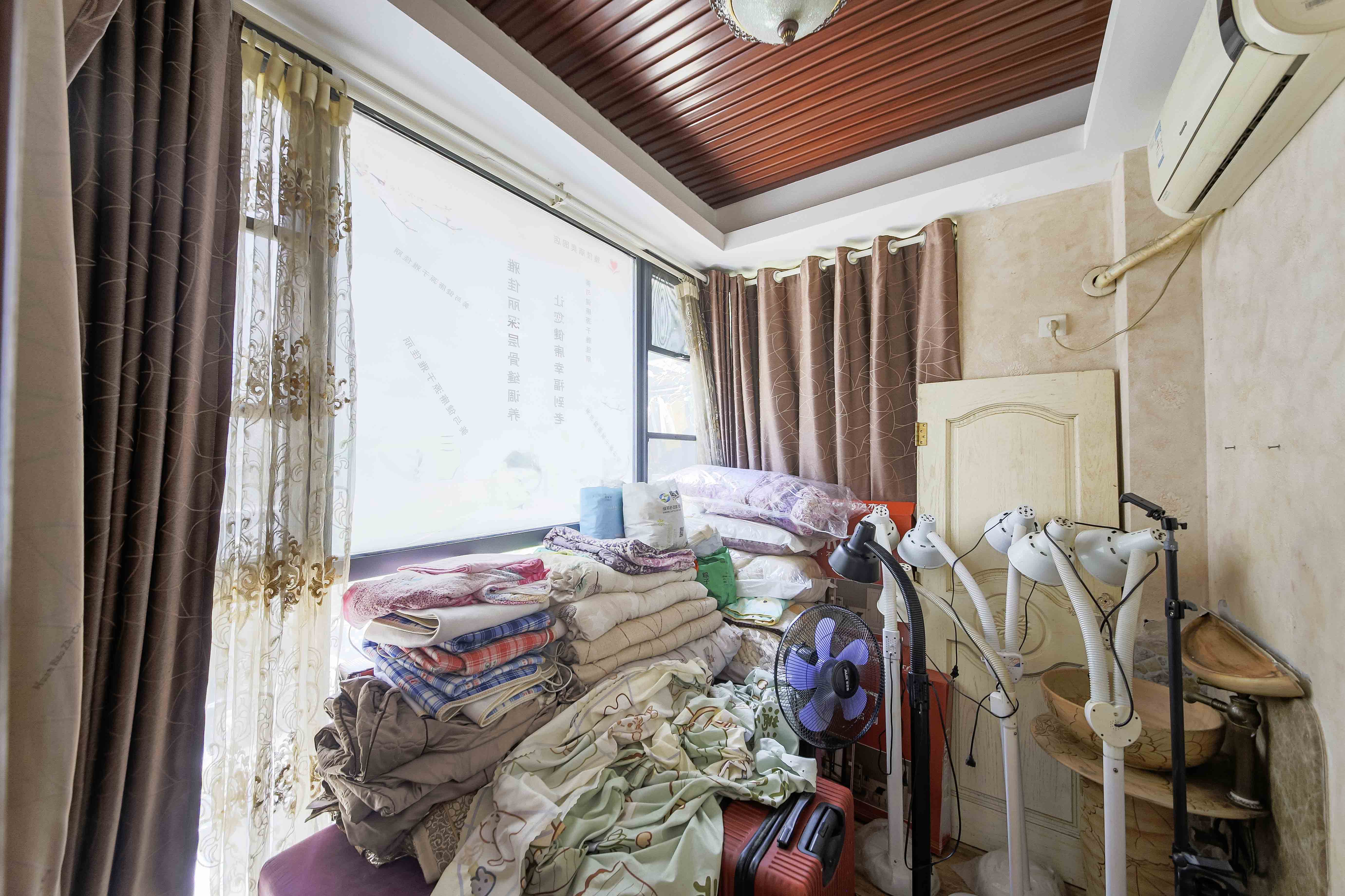 奥林匹克花园  4室2厅2卫    145.0万 奥林匹克花园  4室2厅2卫    145.0万卧室