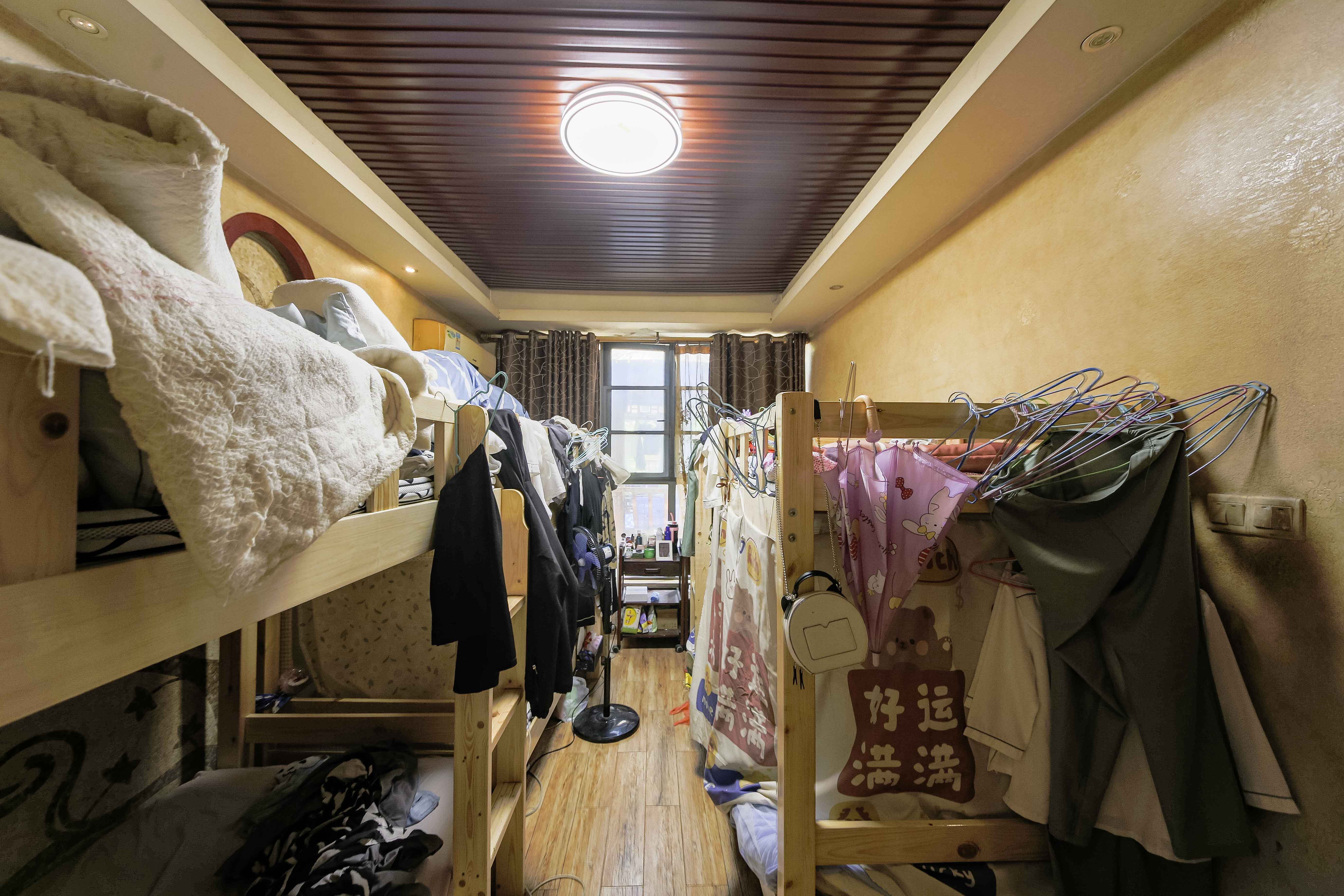 奥林匹克花园  4室2厅2卫    145.0万 奥林匹克花园  4室2厅2卫    145.0万卧室