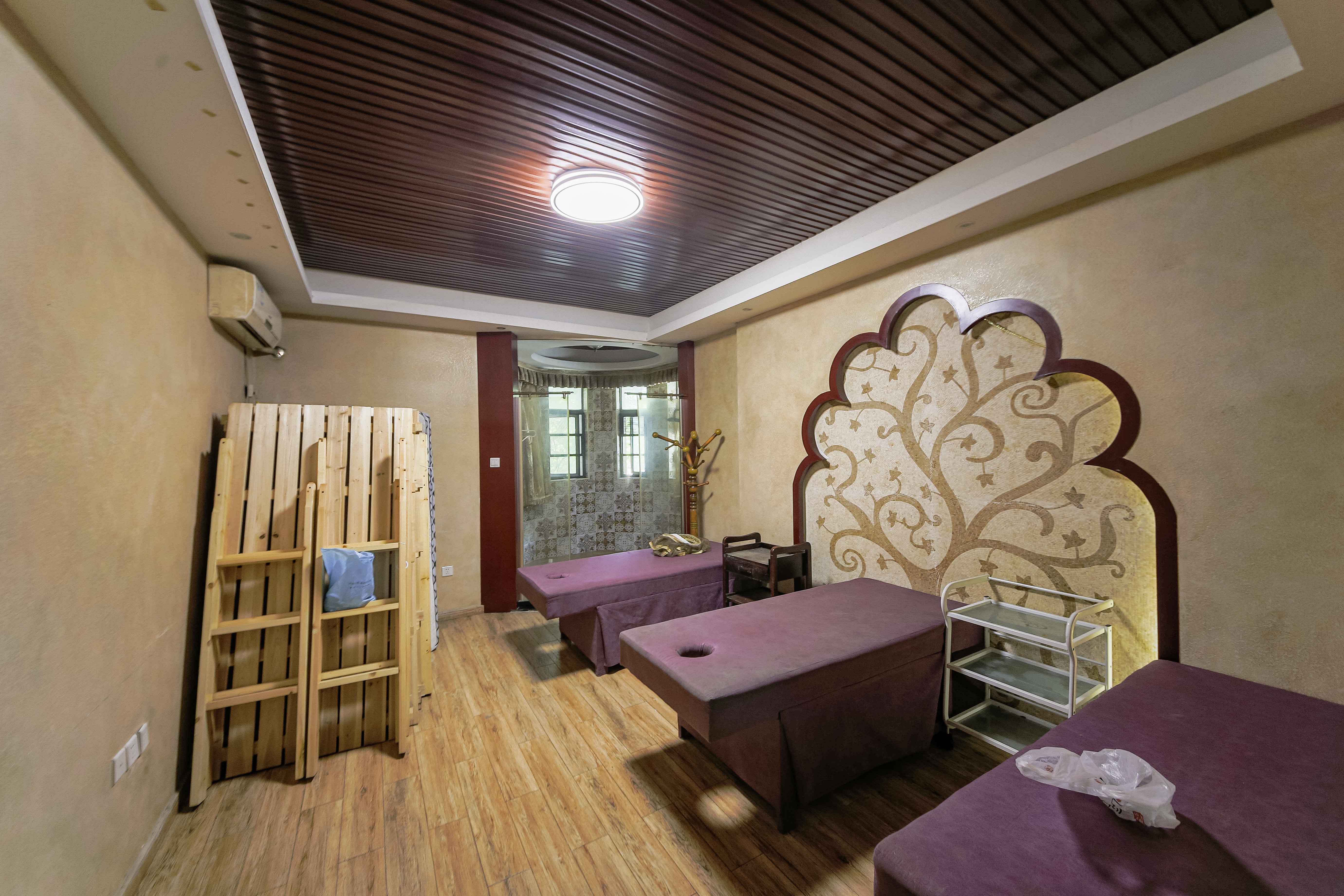 奥林匹克花园  4室2厅2卫    145.0万 奥林匹克花园  4室2厅2卫    145.0万卧室