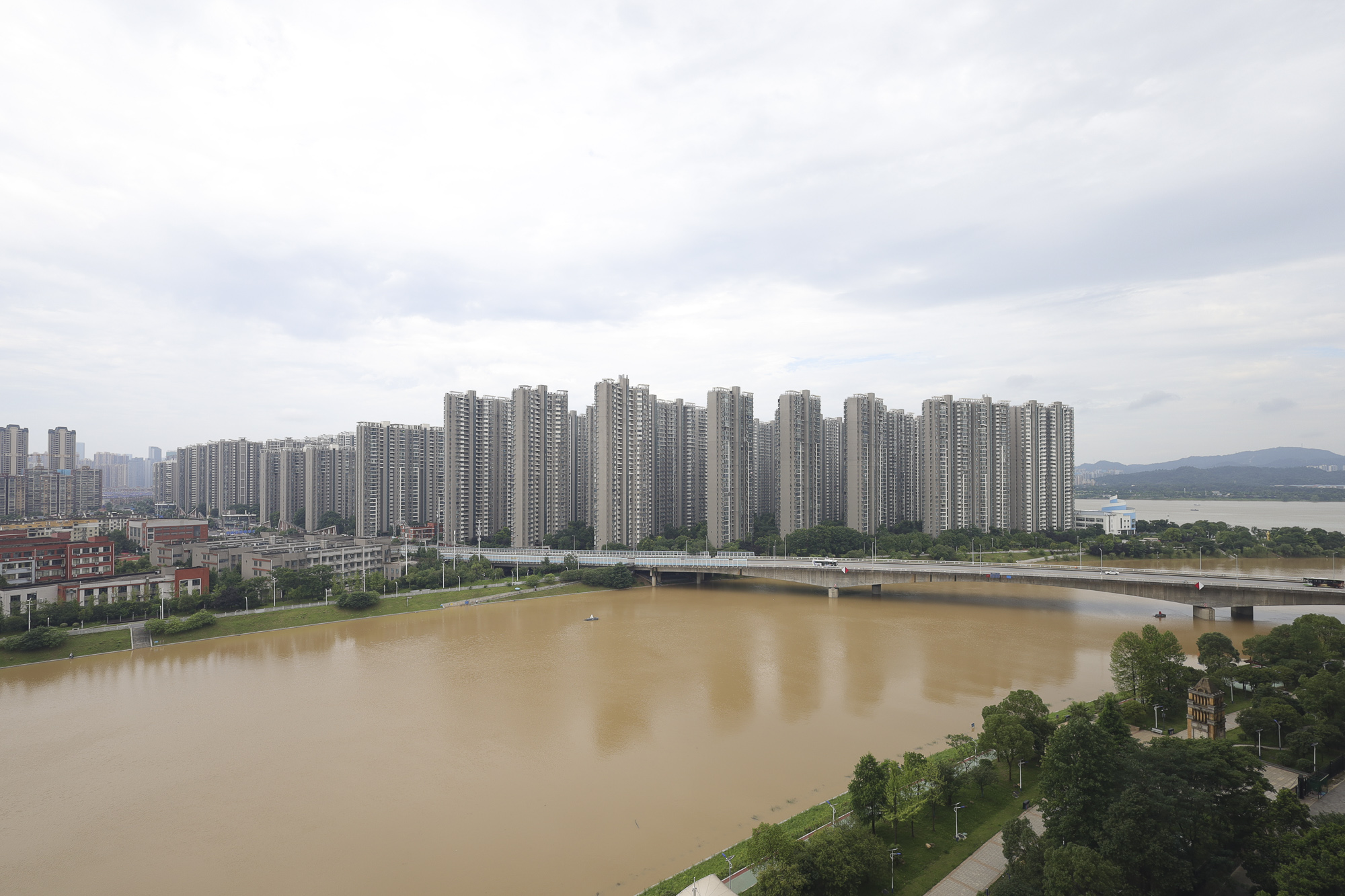 双湾国际（湘江御景花园）  3室2厅2卫   129.80万其他