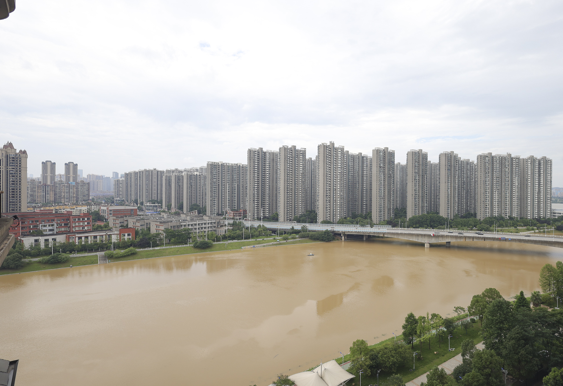 双湾国际（湘江御景花园）  3室2厅2卫   129.80万其他