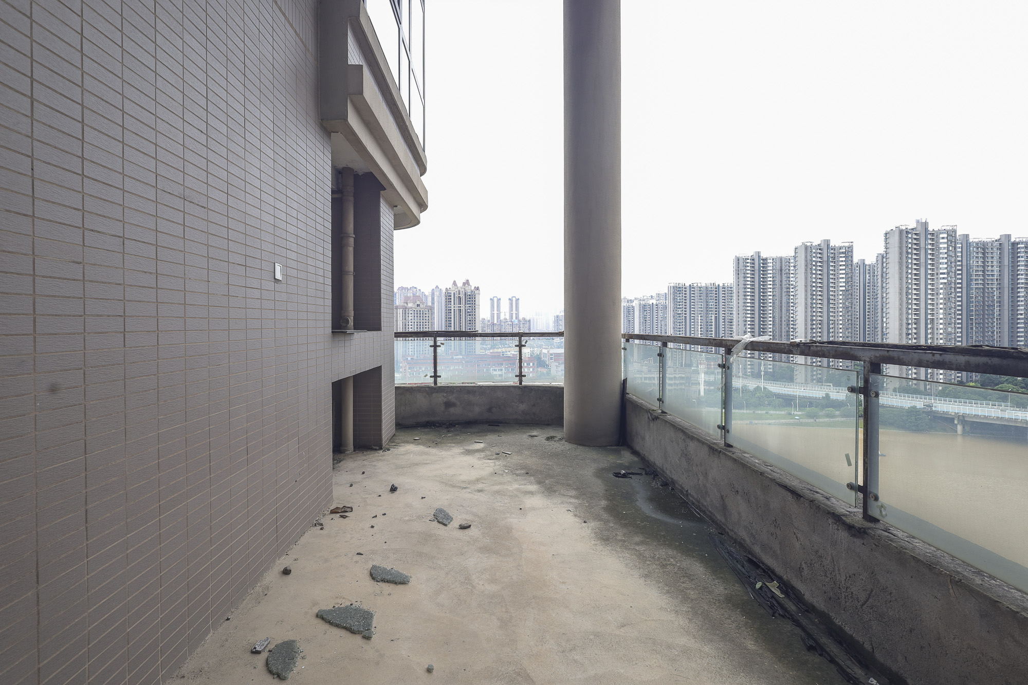 双湾国际（湘江御景花园）  3室2厅2卫   129.80万阳台