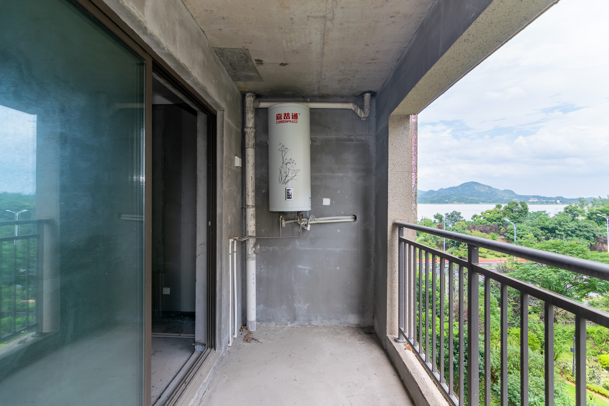 华润桃源里  4室2厅2卫   95.80万阳台
