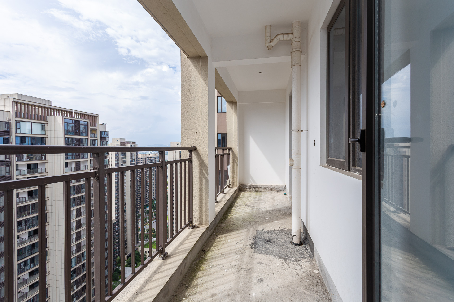 润和湘江天地D区 4室2厅2卫 159.8万 润和湘江天地D区 4室2厅2卫 159.8万阳台