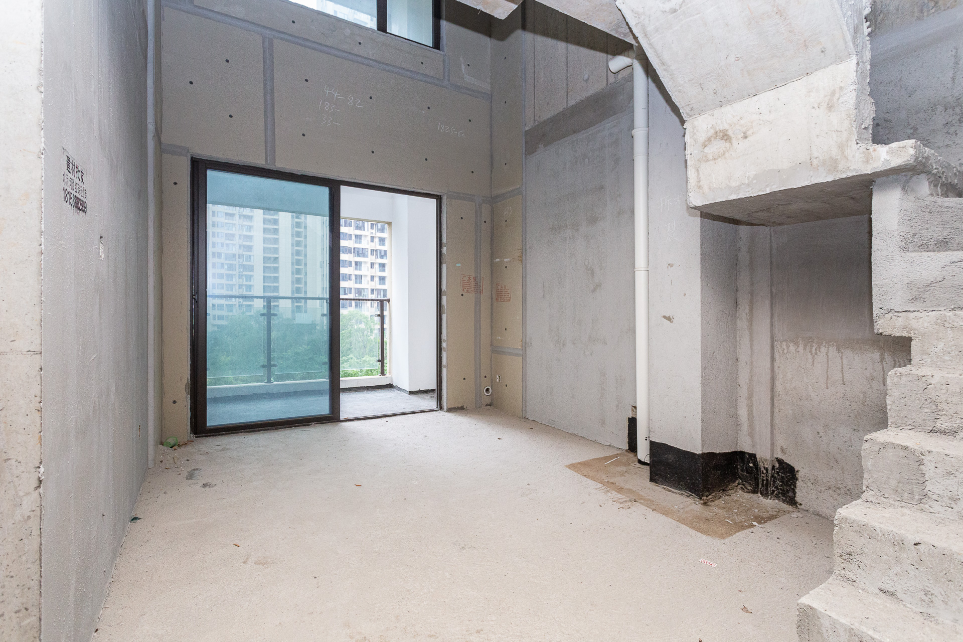 润和湘江天地C区 4室2厅2卫 118.0万 润和湘江天地C区 4室2厅2卫 118.0万客厅