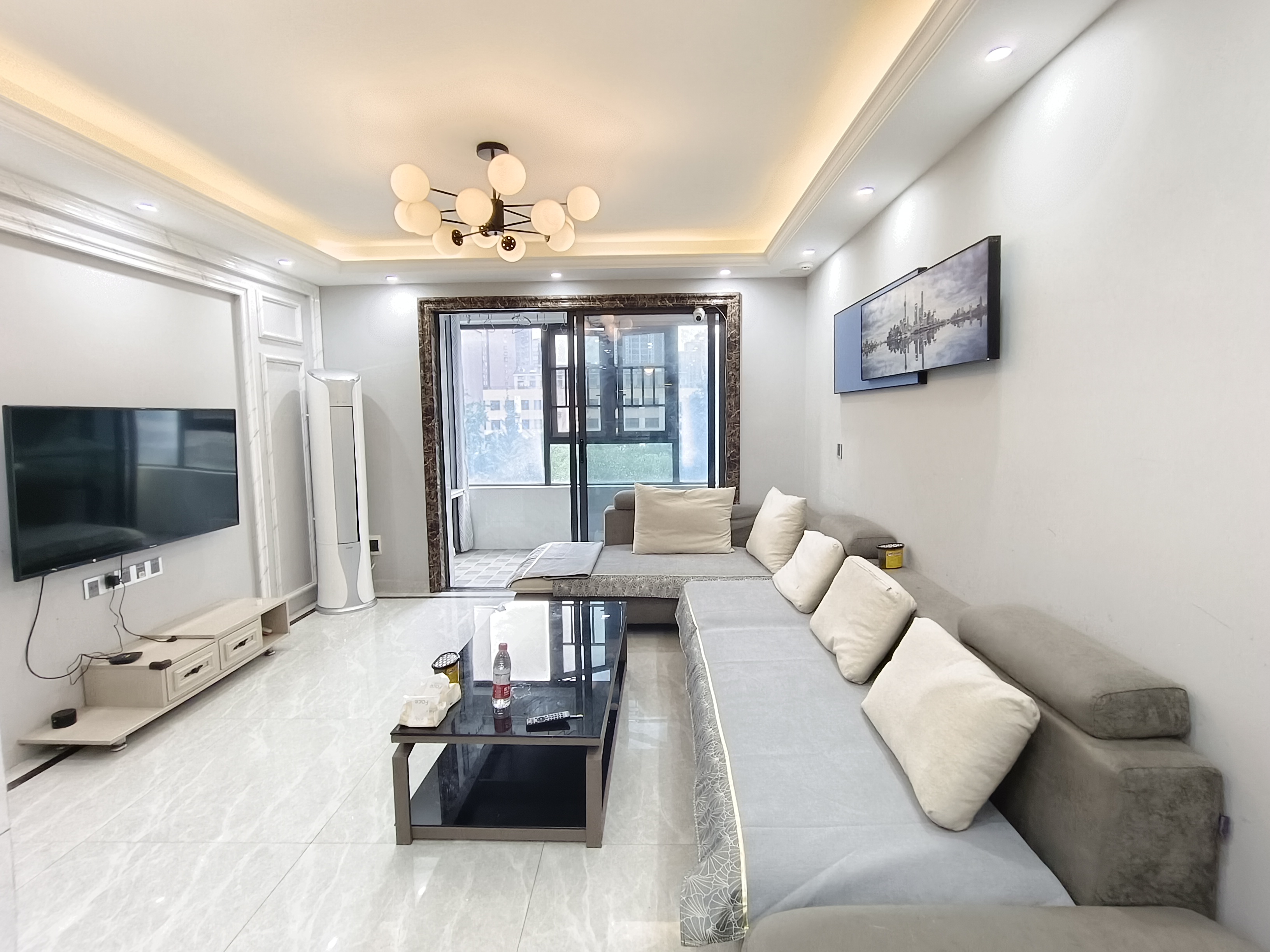 中国铁建国际城二期 4室2厅2卫 85.8万 中国铁建国际城二期 4室2厅2卫 85.8万客厅