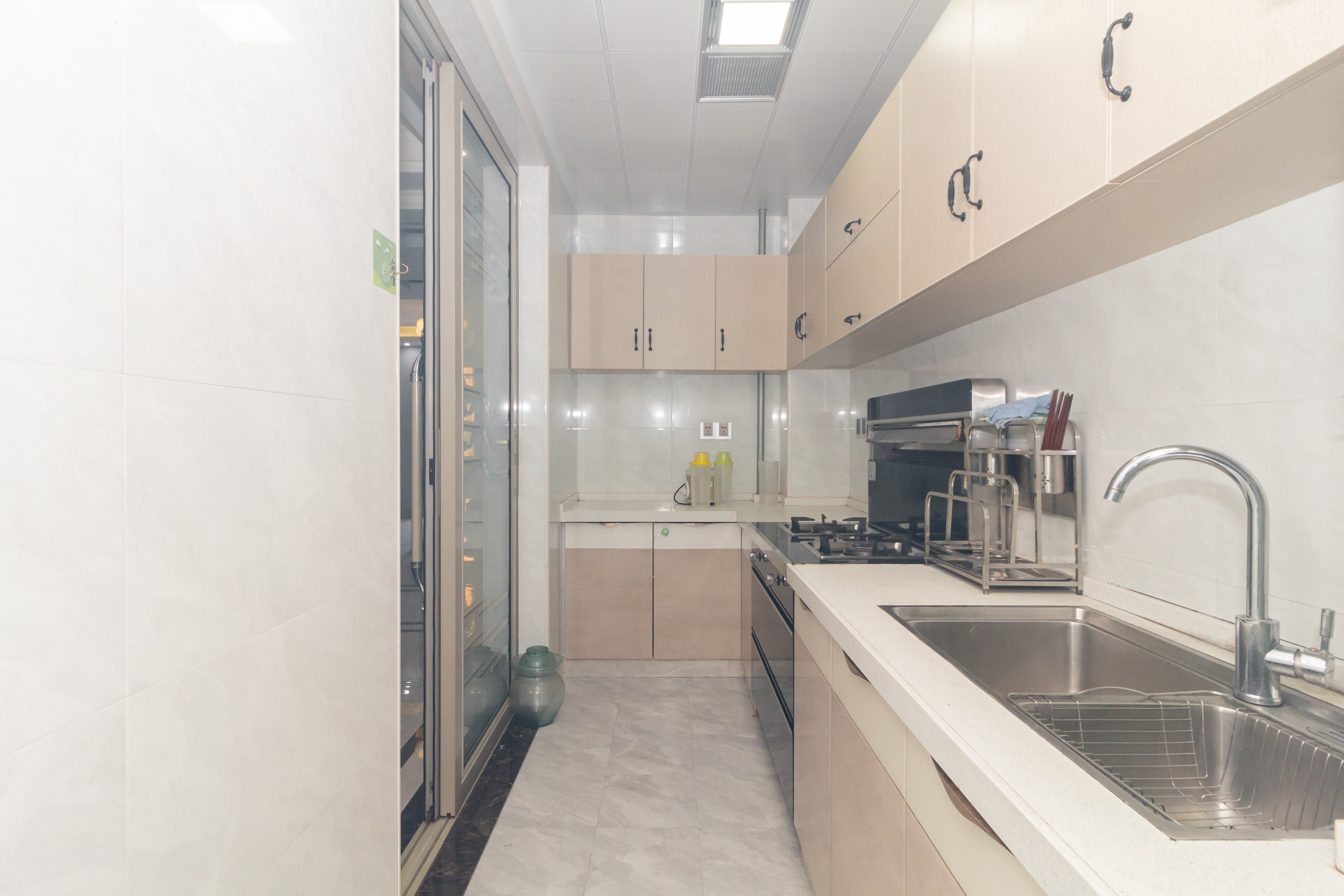 中国铁建国际城二期 4室2厅2卫 85.8万 中国铁建国际城二期 4室2厅2卫 85.8万厨房