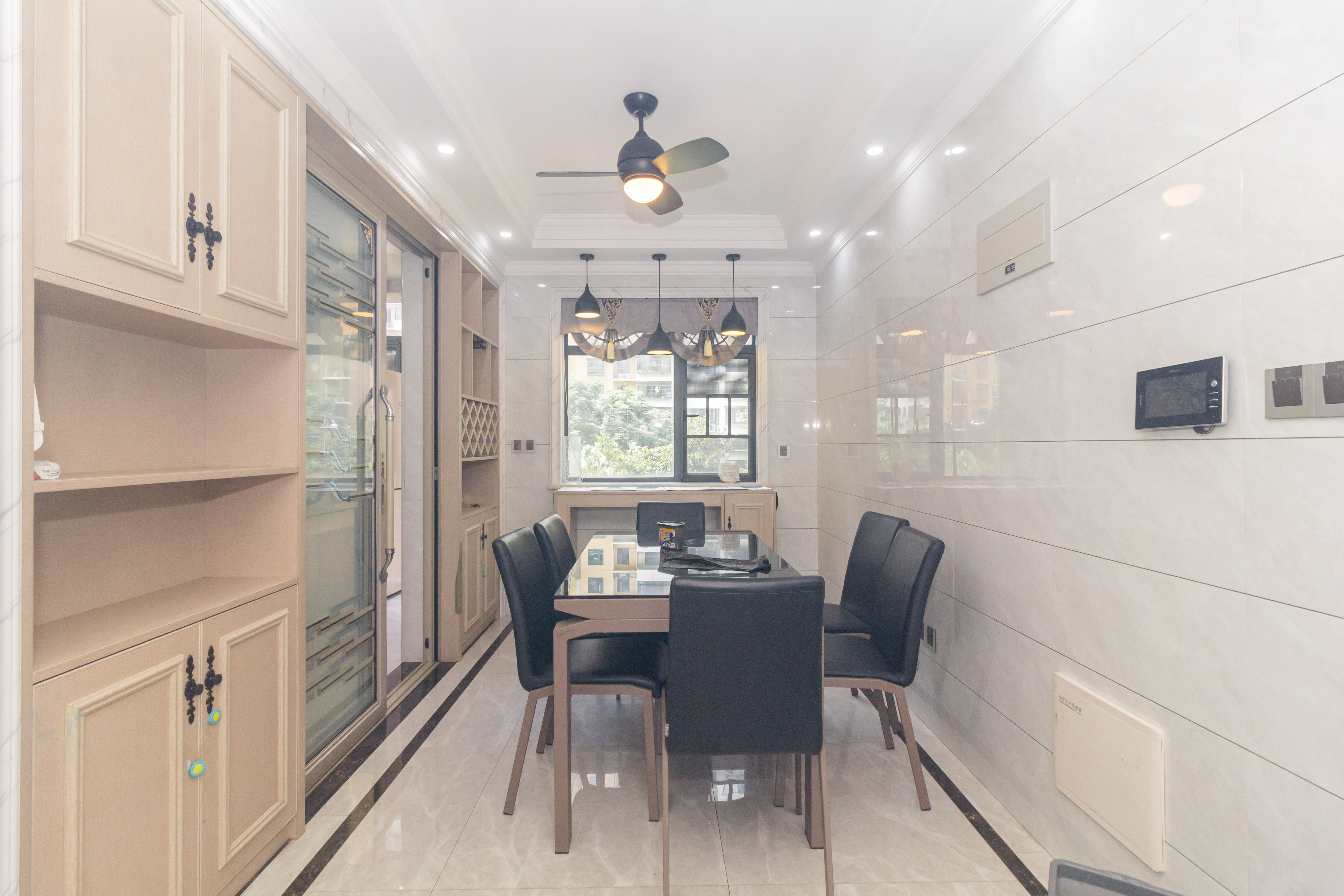 中国铁建国际城二期 4室2厅2卫 85.8万 中国铁建国际城二期 4室2厅2卫 85.8万客厅