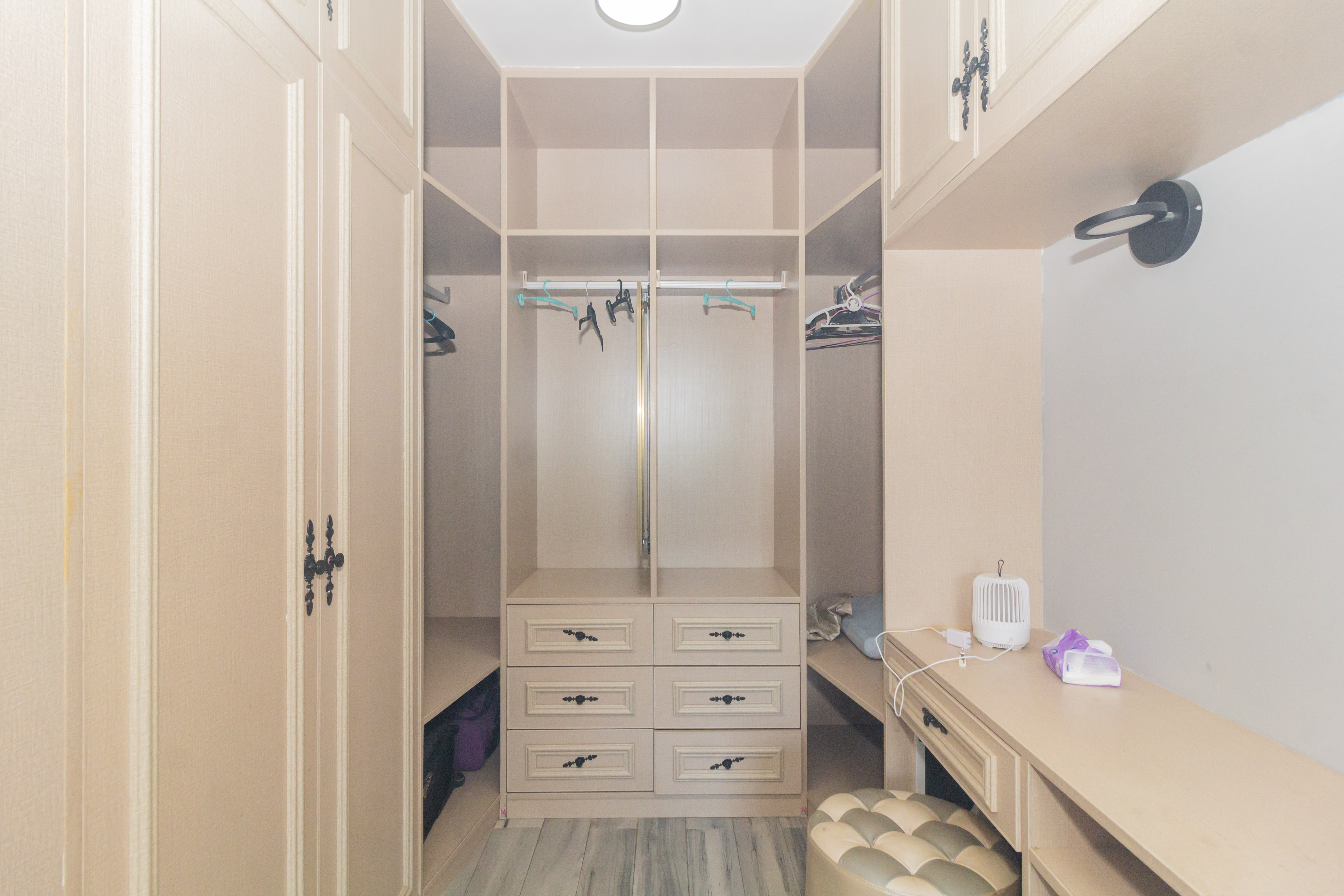 中国铁建国际城二期 4室2厅2卫 85.8万 中国铁建国际城二期 4室2厅2卫 85.8万卧室