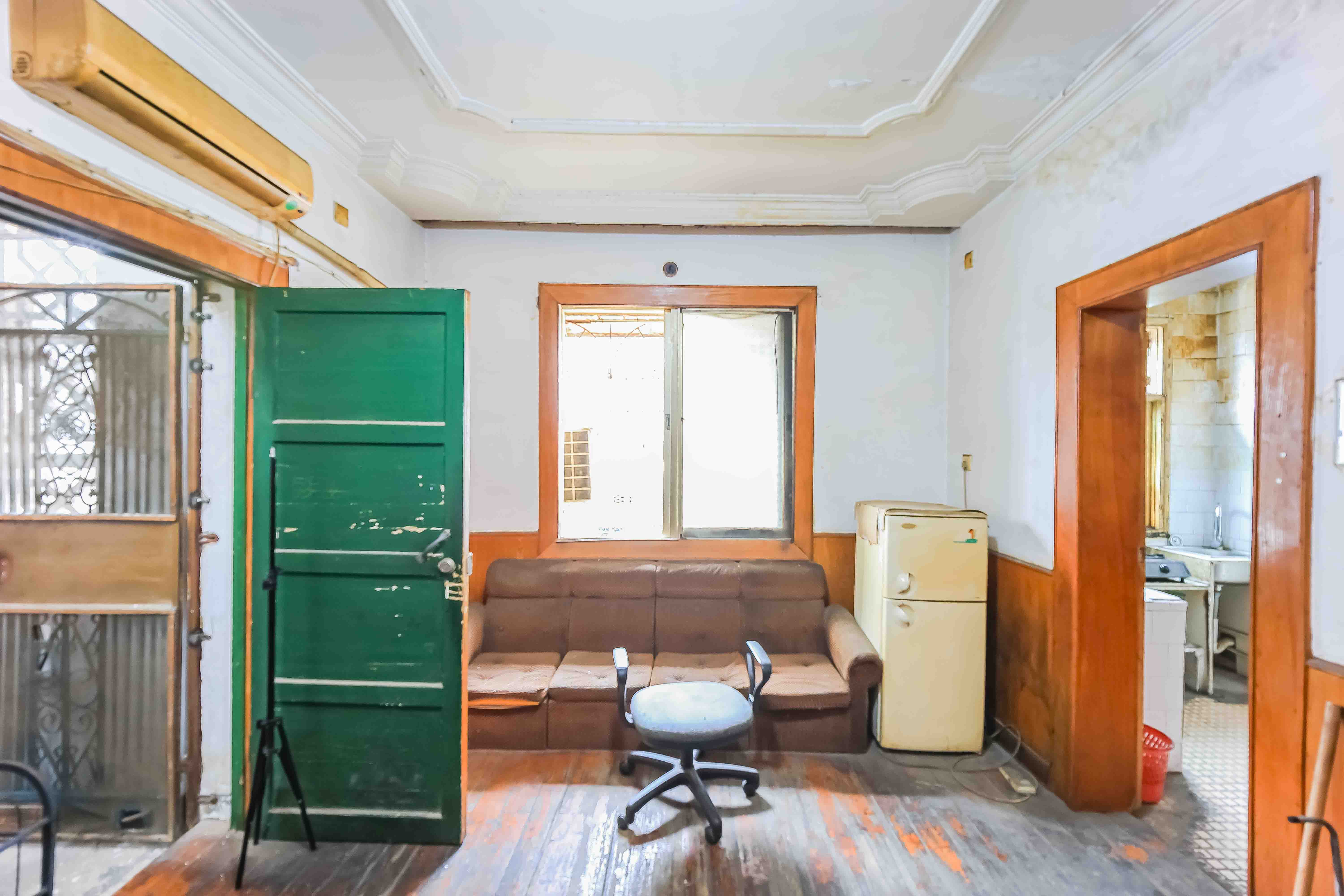 向东南社区  2室1厅1卫    30.0万 向东南社区  2室1厅1卫    30.0万客厅