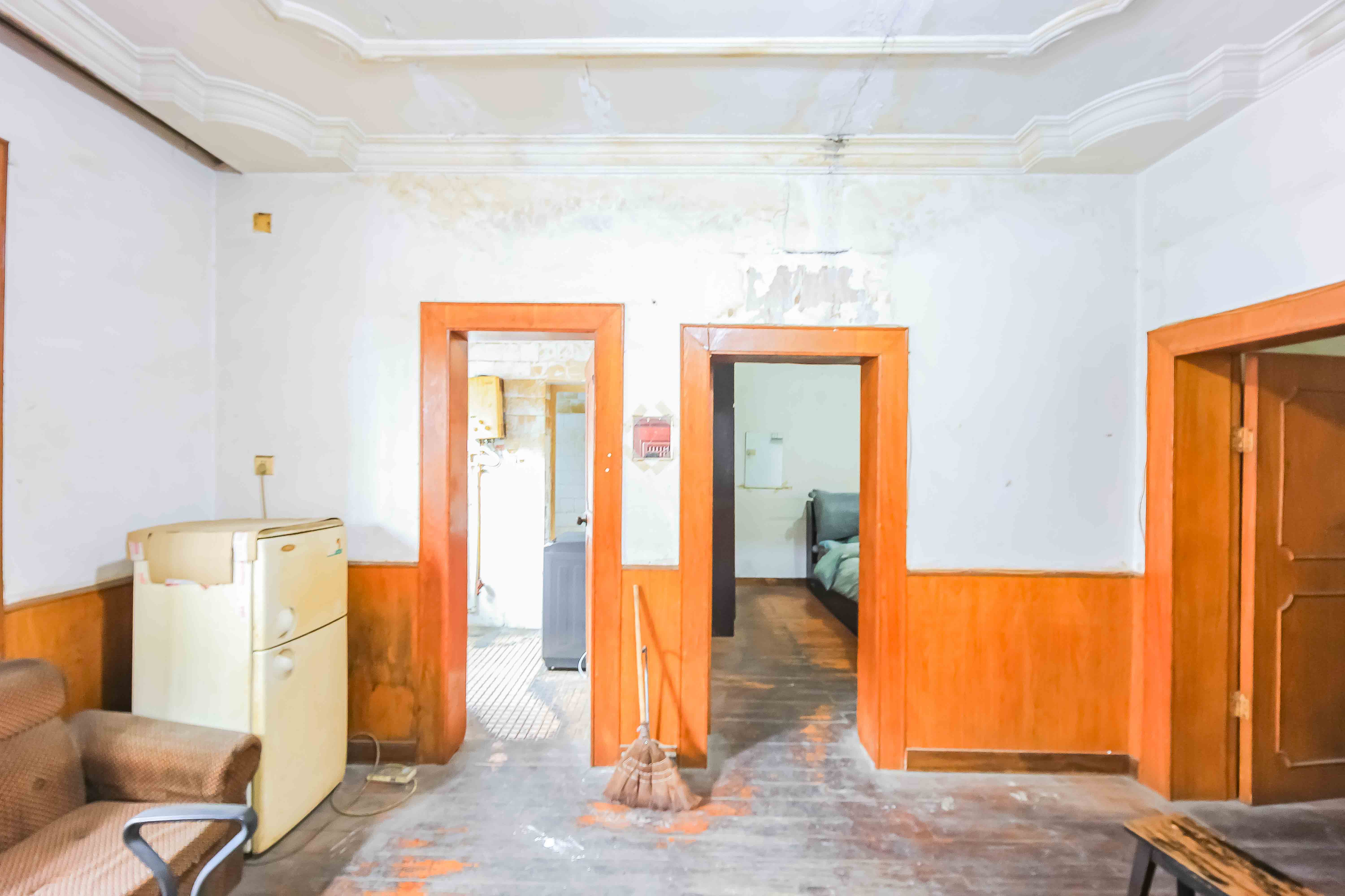 向东南社区  2室1厅1卫    30.0万 向东南社区  2室1厅1卫    30.0万客厅