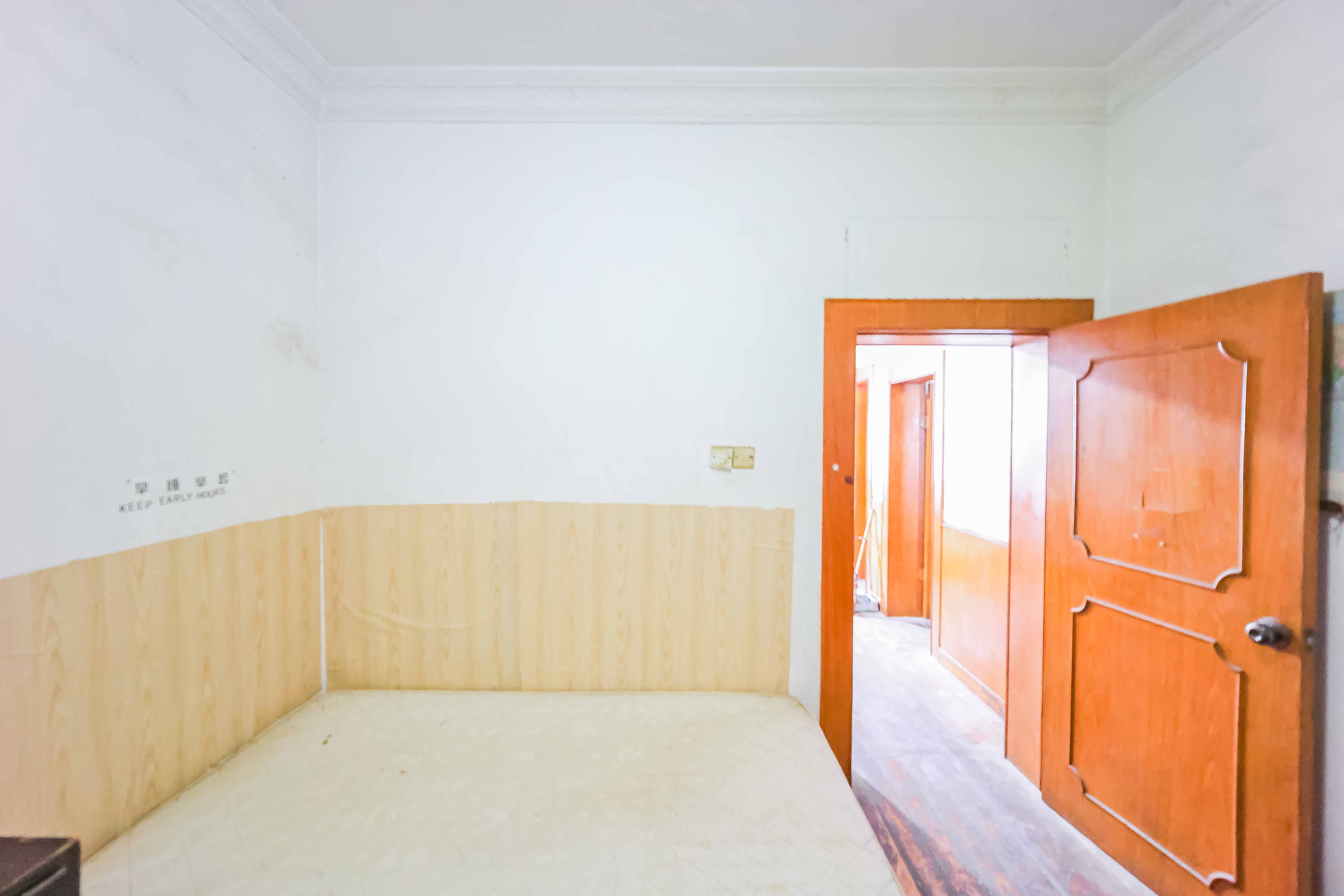 向东南社区  2室1厅1卫    30.0万 向东南社区  2室1厅1卫    30.0万卧室