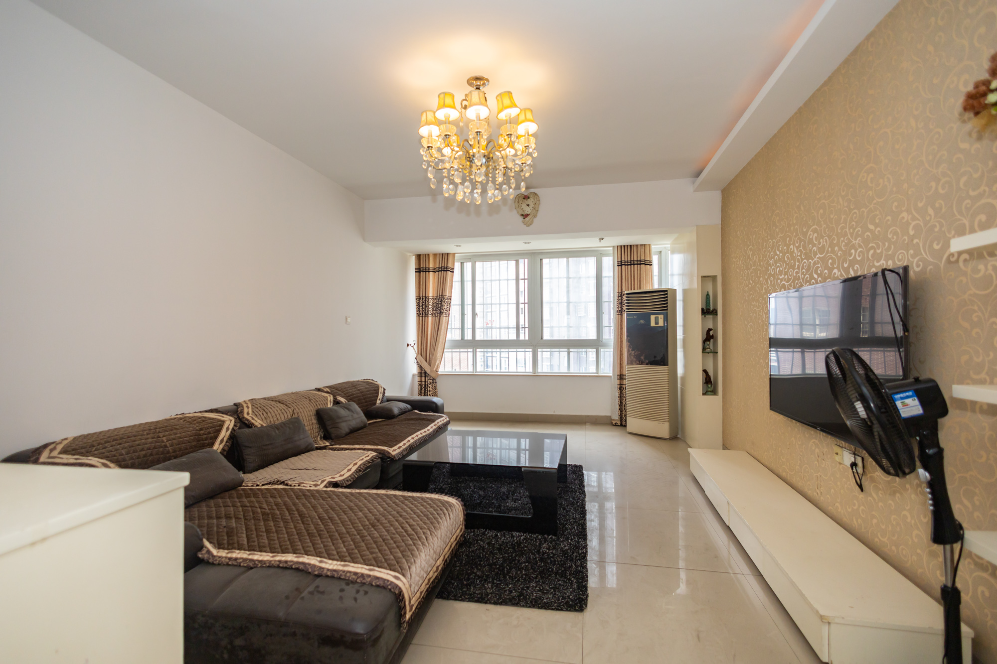 楚天馨苑 3室2厅1卫 80.0万 楚天馨苑 3室2厅1卫 80.0万客厅