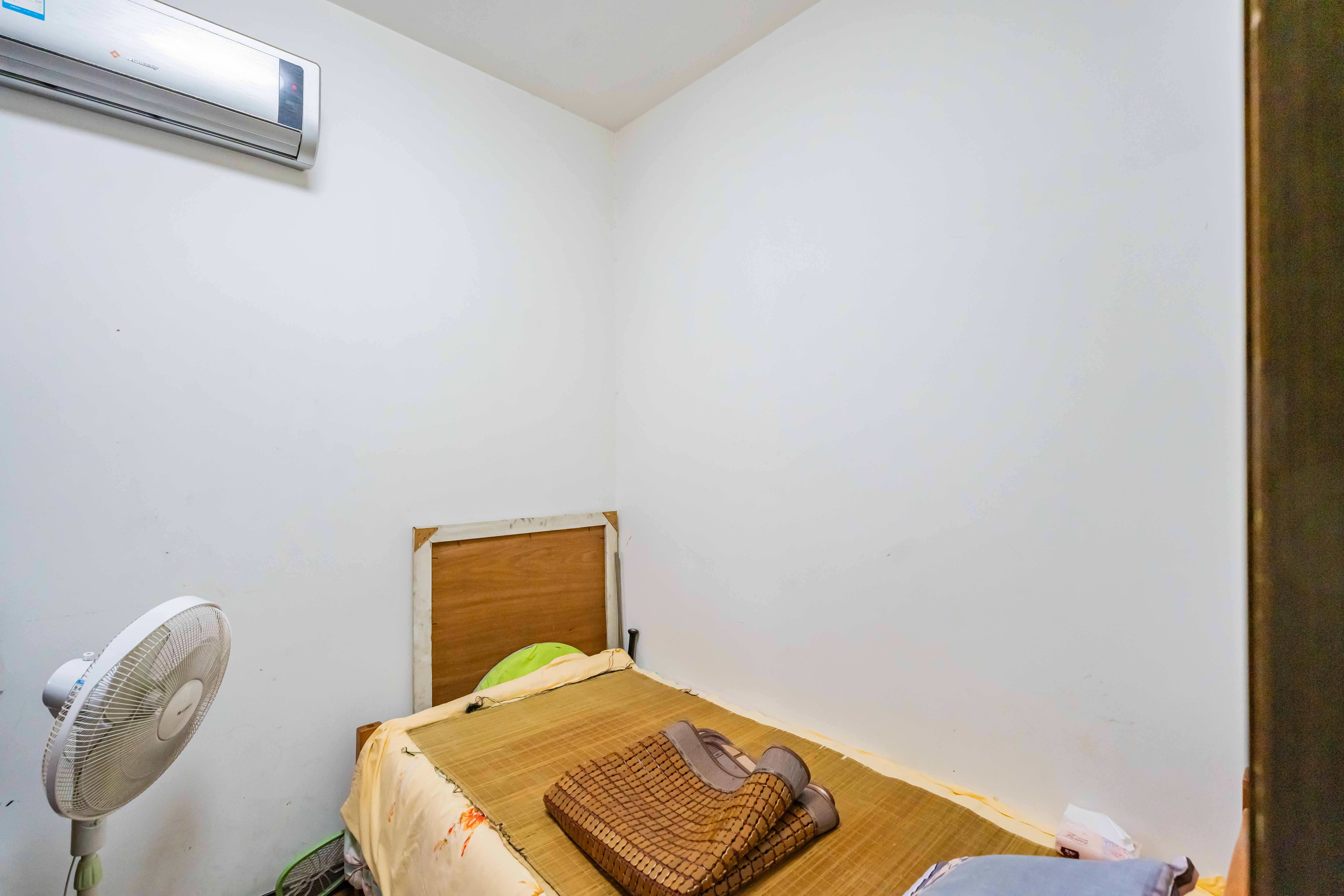 四方嘉苑  4室2厅2卫    119.99万卧室