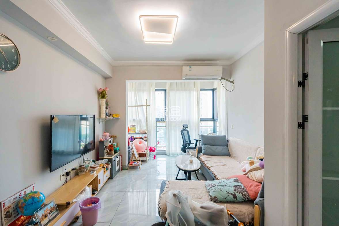 凯乐国际城 2室1厅1卫 100.0万 凯乐国际城 2室1厅1卫 100.0万客厅