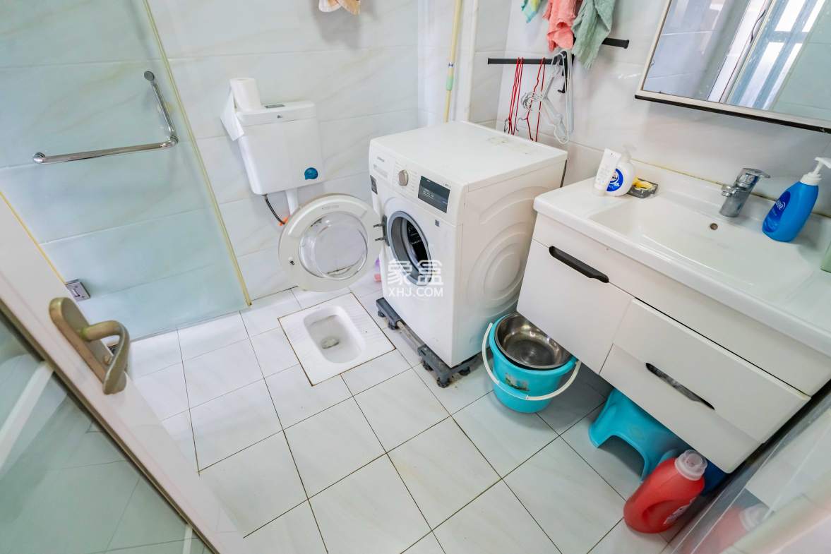 凯乐国际城 2室1厅1卫 100.0万 凯乐国际城 2室1厅1卫 100.0万卫生间