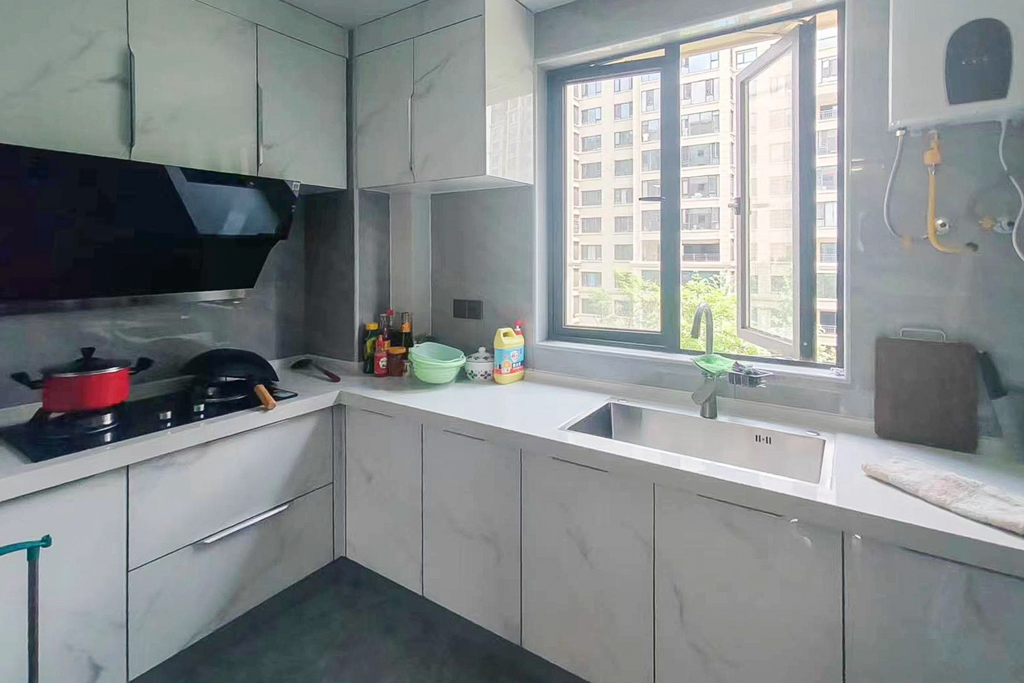 中梁星都荟  4室2厅2卫    96.0万 中梁星都荟  4室2厅2卫    96.0万厨房