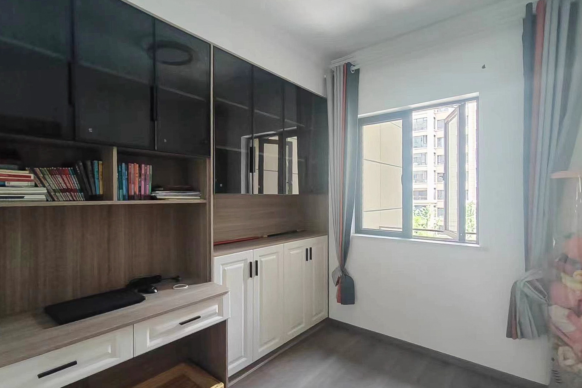 中梁星都荟  4室2厅2卫    96.0万 中梁星都荟  4室2厅2卫    96.0万卧室