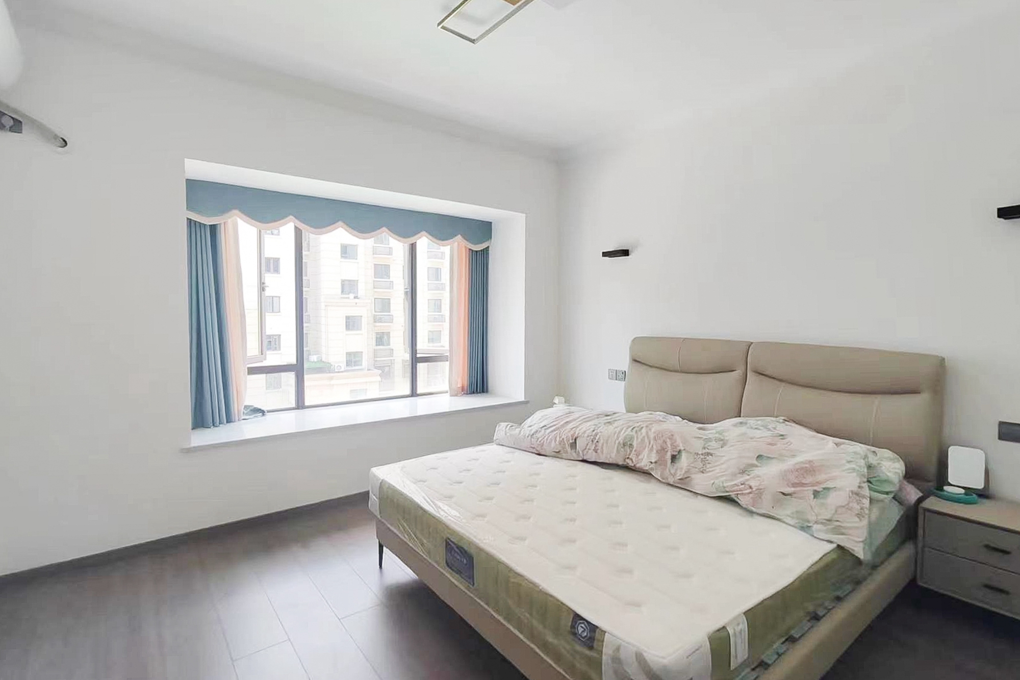 中梁星都荟  4室2厅2卫    96.0万 中梁星都荟  4室2厅2卫    96.0万卧室