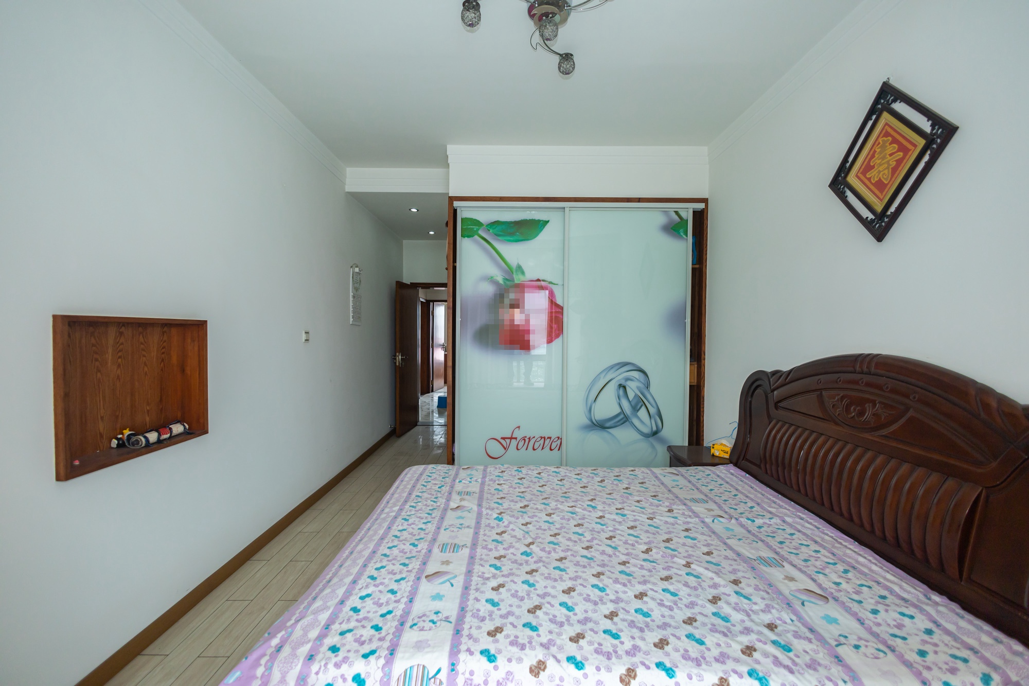 卧龙居国际村 3室2厅2卫 70.0万 卧龙居国际村 3室2厅2卫 70.0万卧室