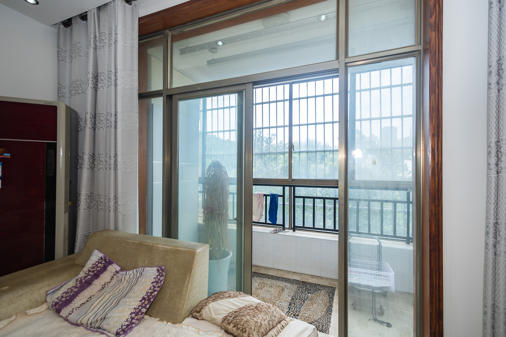 卧龙居国际村 3室2厅2卫 70.0万 卧龙居国际村 3室2厅2卫 70.0万阳台