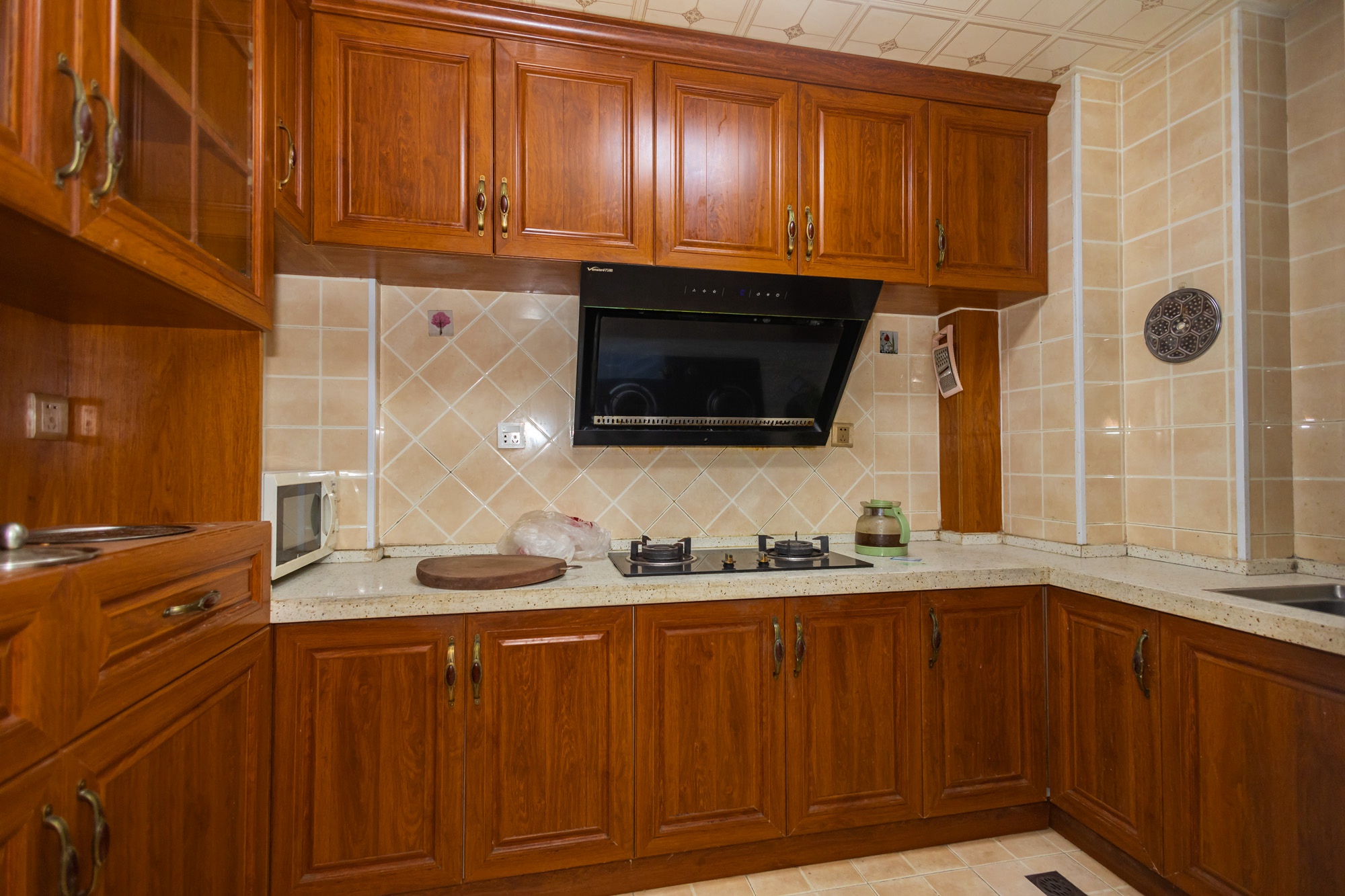 新长海广场  4室2厅2卫    63.8万 新长海广场  4室2厅2卫    63.8万厨房