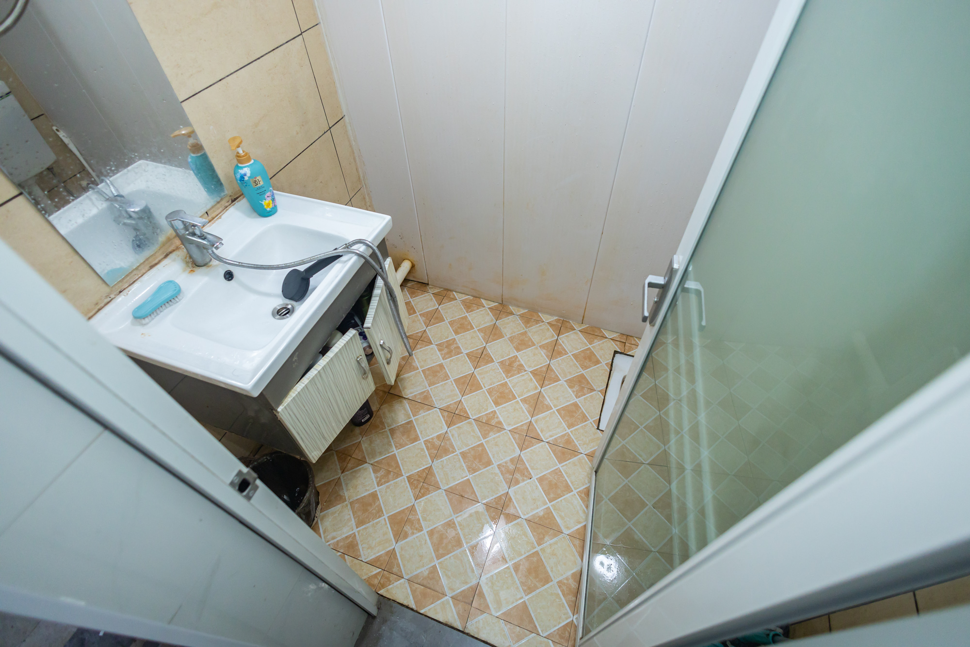 开源鑫苑 4室2厅2卫 90.00万 开源鑫苑 4室2厅2卫 90.00万卫生间