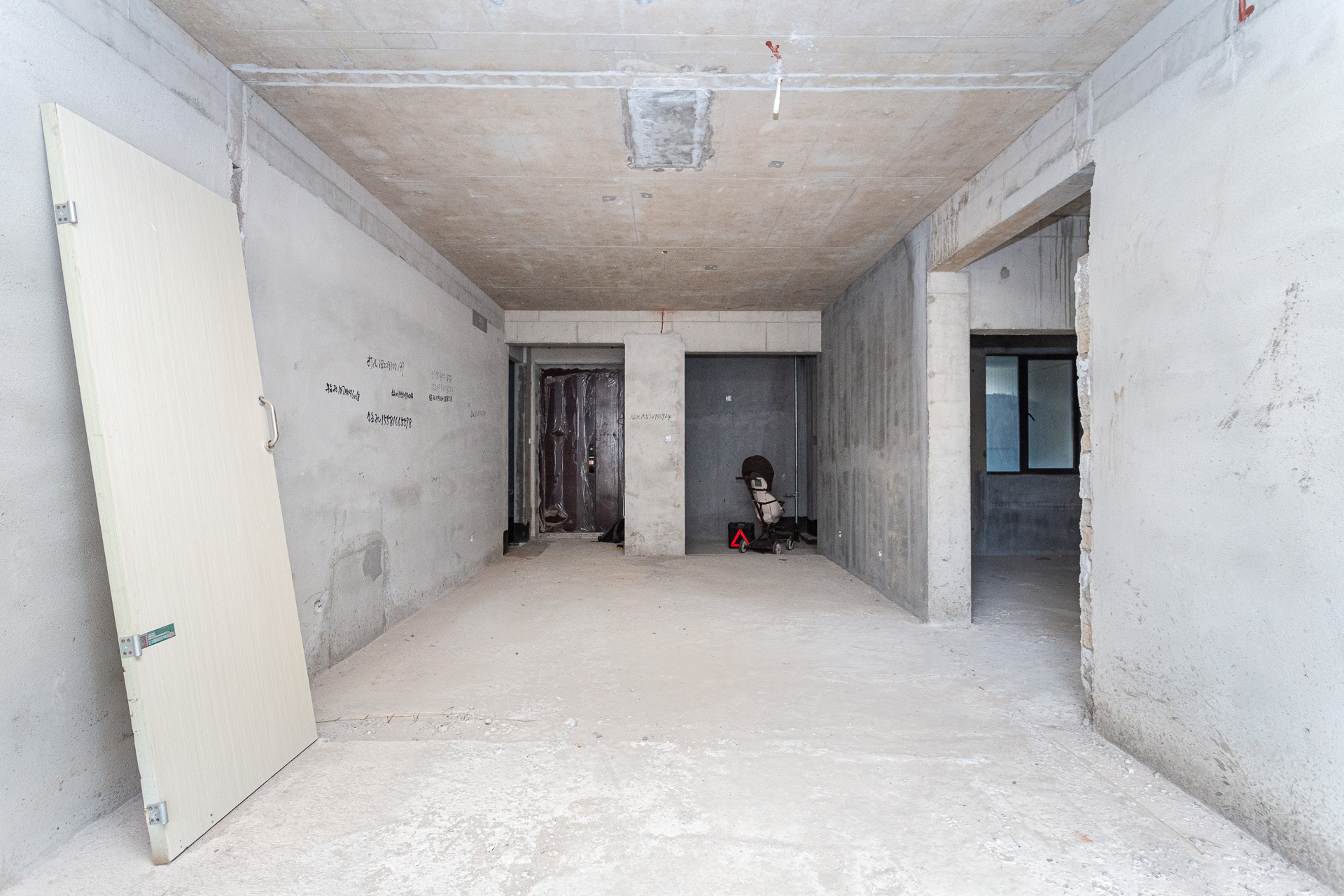 润和湘江天地C区 3室2厅2卫 135.0万 润和湘江天地C区 3室2厅2卫 135.0万客厅