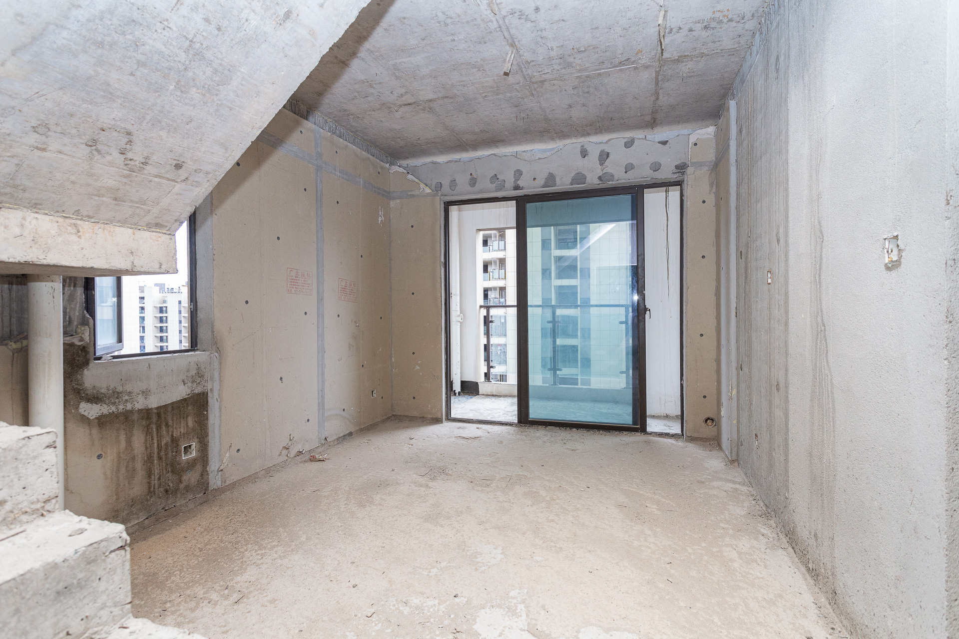 润和湘江天地C区 3室2厅2卫 135.0万 润和湘江天地C区 3室2厅2卫 135.0万卧室