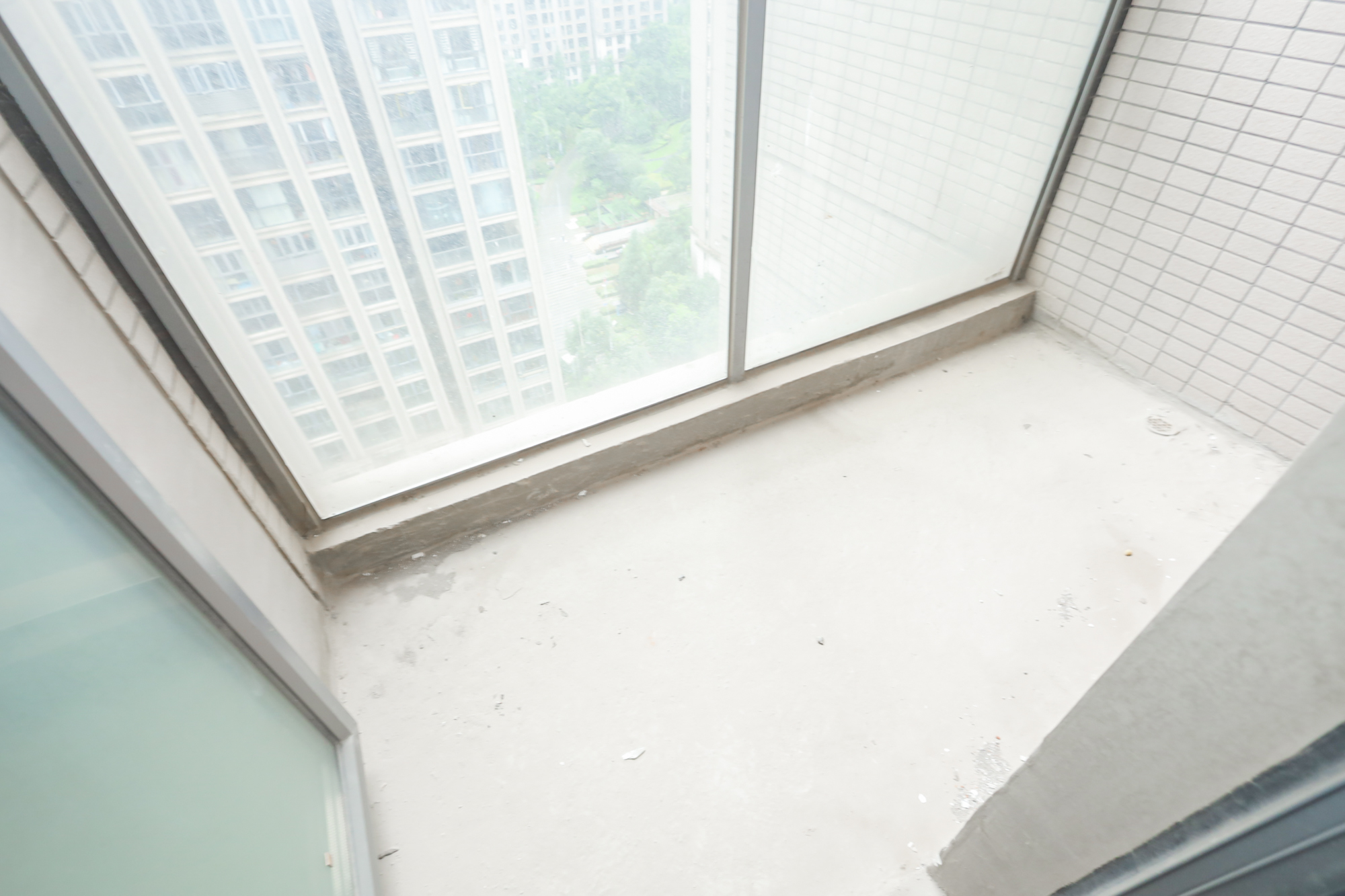 八方小区C区  4室2厅2卫   479.00万阳台