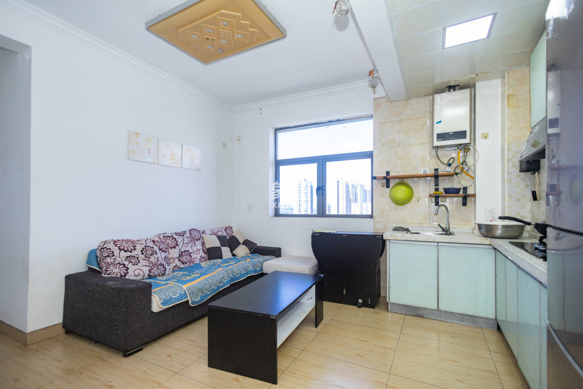 长永佳苑 1室1厅1卫 28.6万 长永佳苑 1室1厅1卫 28.6万客厅