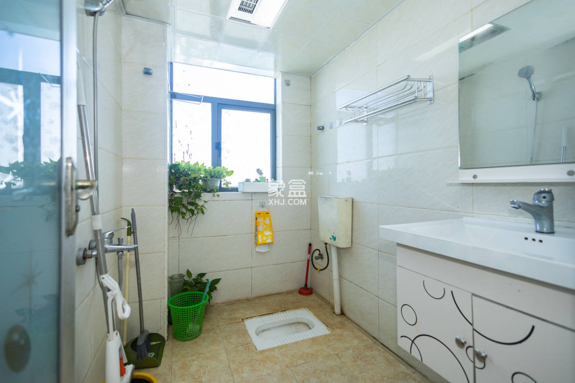 长永佳苑 1室1厅1卫 28.6万 长永佳苑 1室1厅1卫 28.6万卫生间