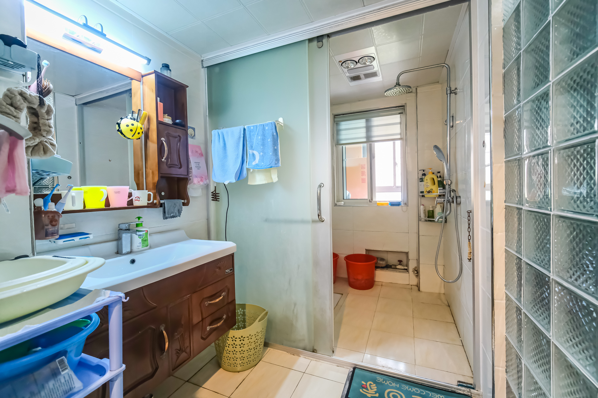 山水湾 4室2厅2卫 95.0万 山水湾 4室2厅2卫 95.0万卫生间