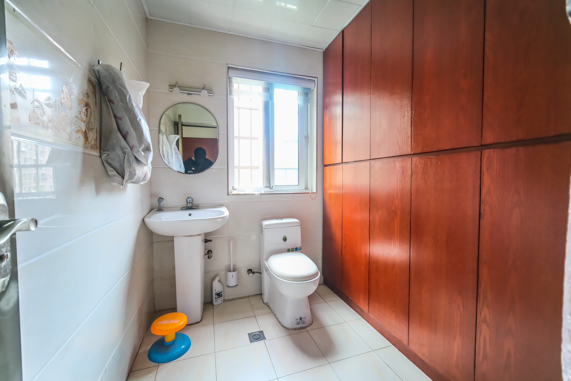 山水湾 4室2厅2卫 95.0万 山水湾 4室2厅2卫 95.0万卫生间