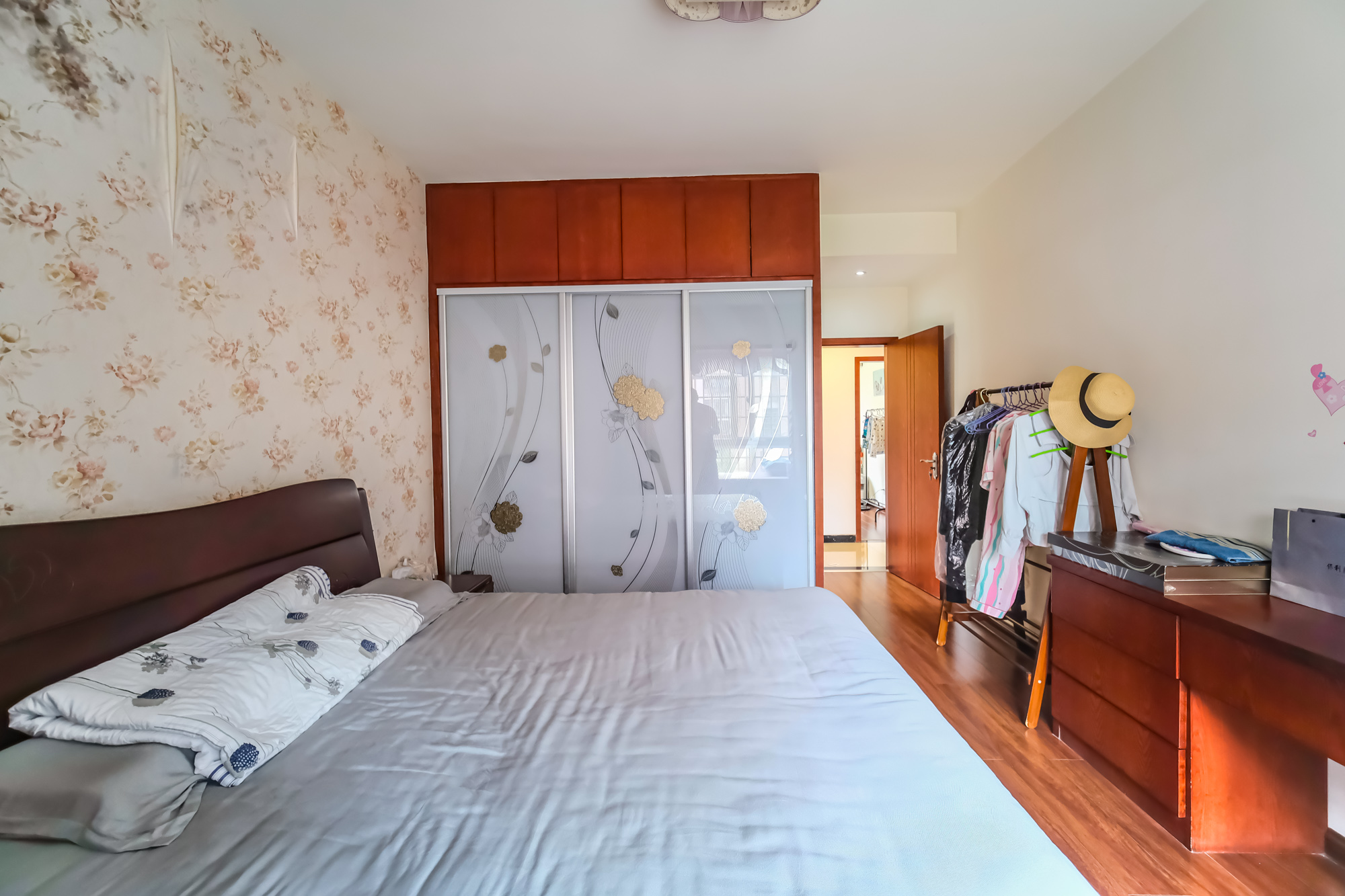 山水湾 4室2厅2卫 95.0万 山水湾 4室2厅2卫 95.0万卧室