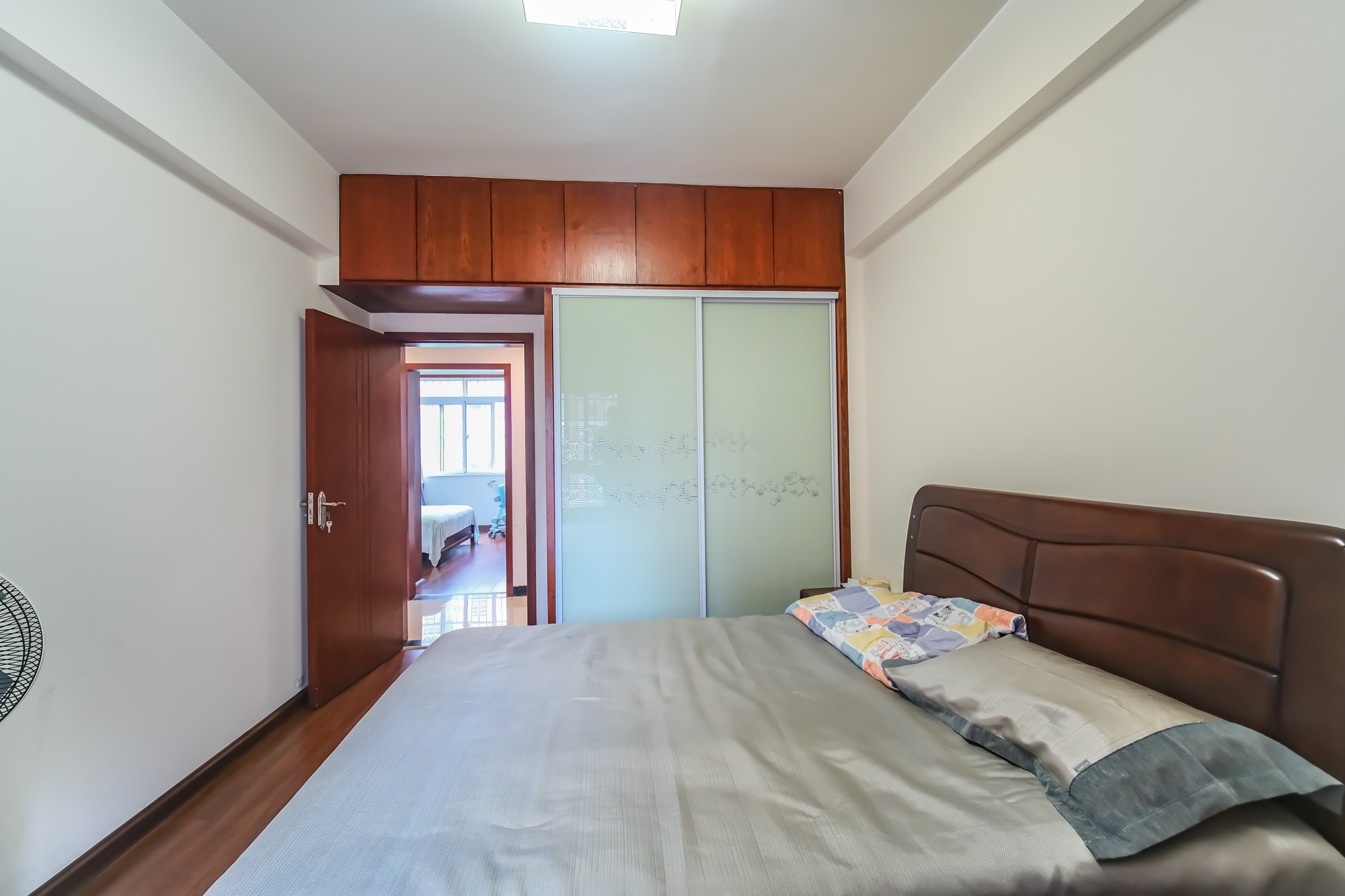 山水湾 4室2厅2卫 95.0万 山水湾 4室2厅2卫 95.0万卧室