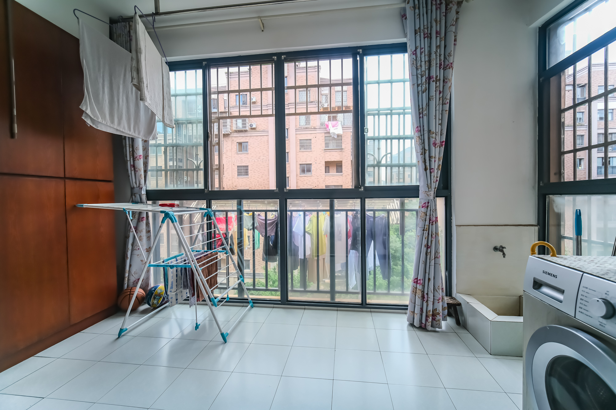 山水湾 4室2厅2卫 95.0万 山水湾 4室2厅2卫 95.0万阳台