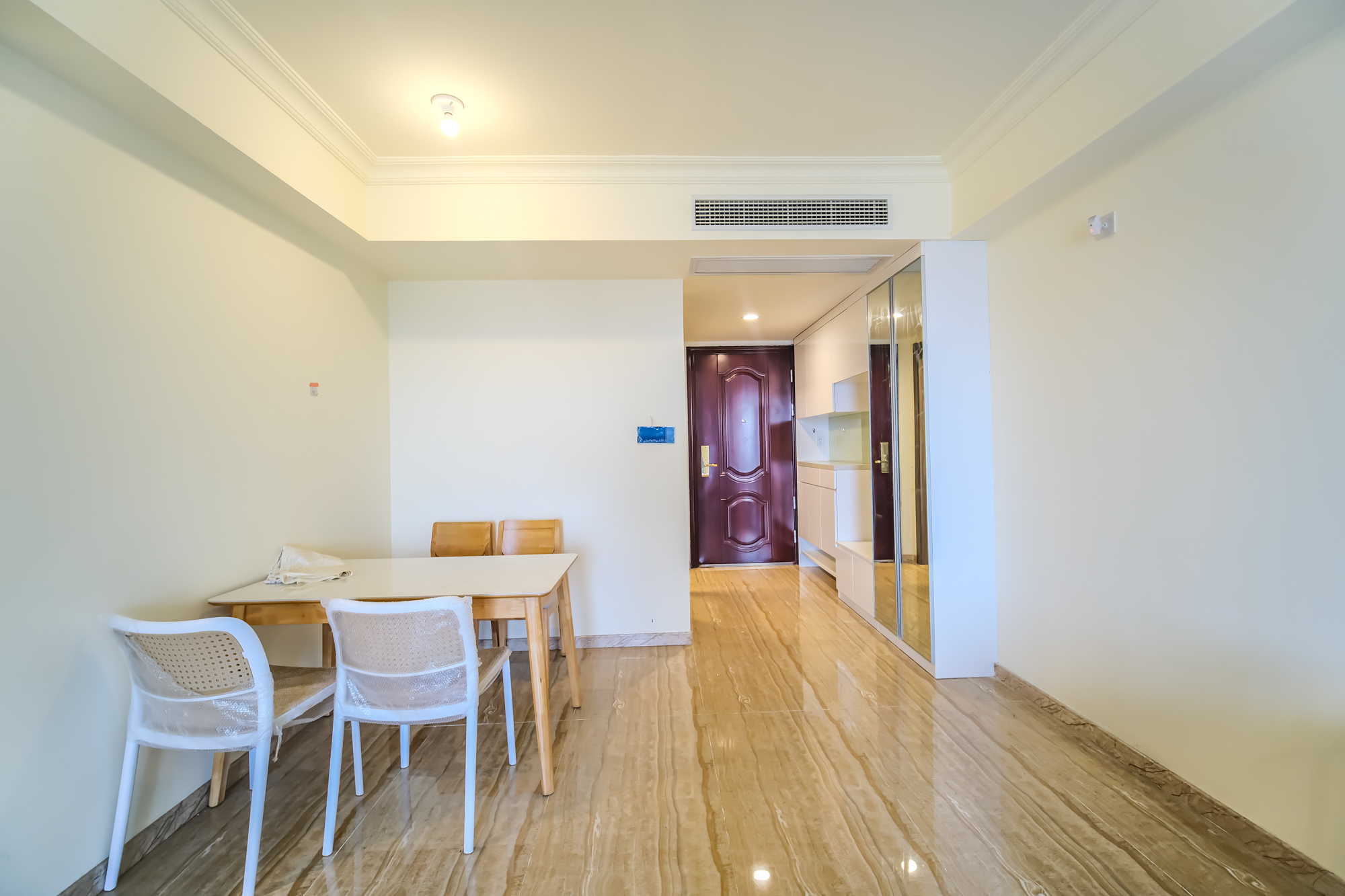 碧桂园翘楚棠 3室2厅1卫 85.0万 碧桂园翘楚棠 3室2厅1卫 85.0万客厅