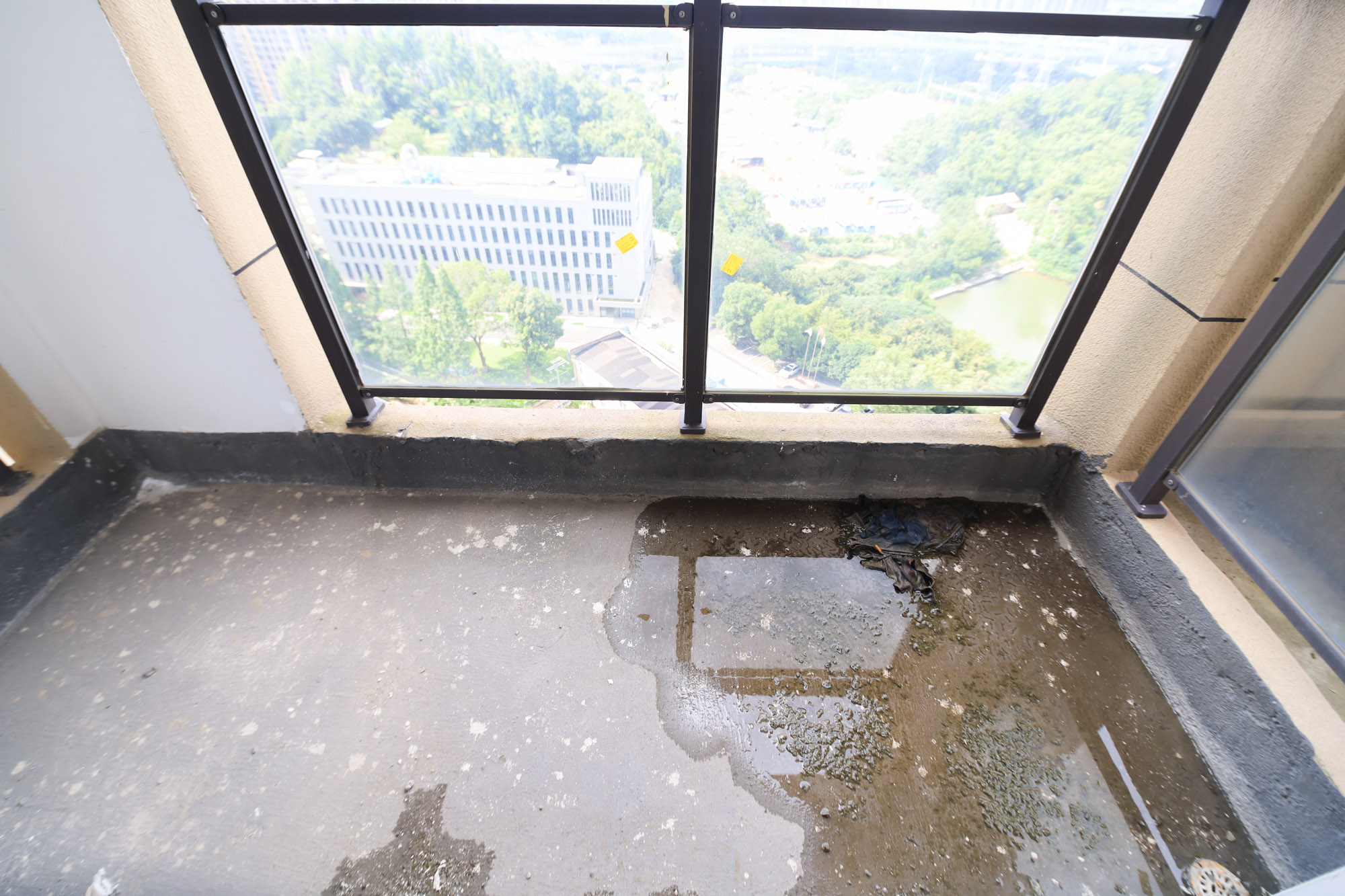 长房半岛蓝湾（观山月）  4室2厅2卫   142.00万阳台