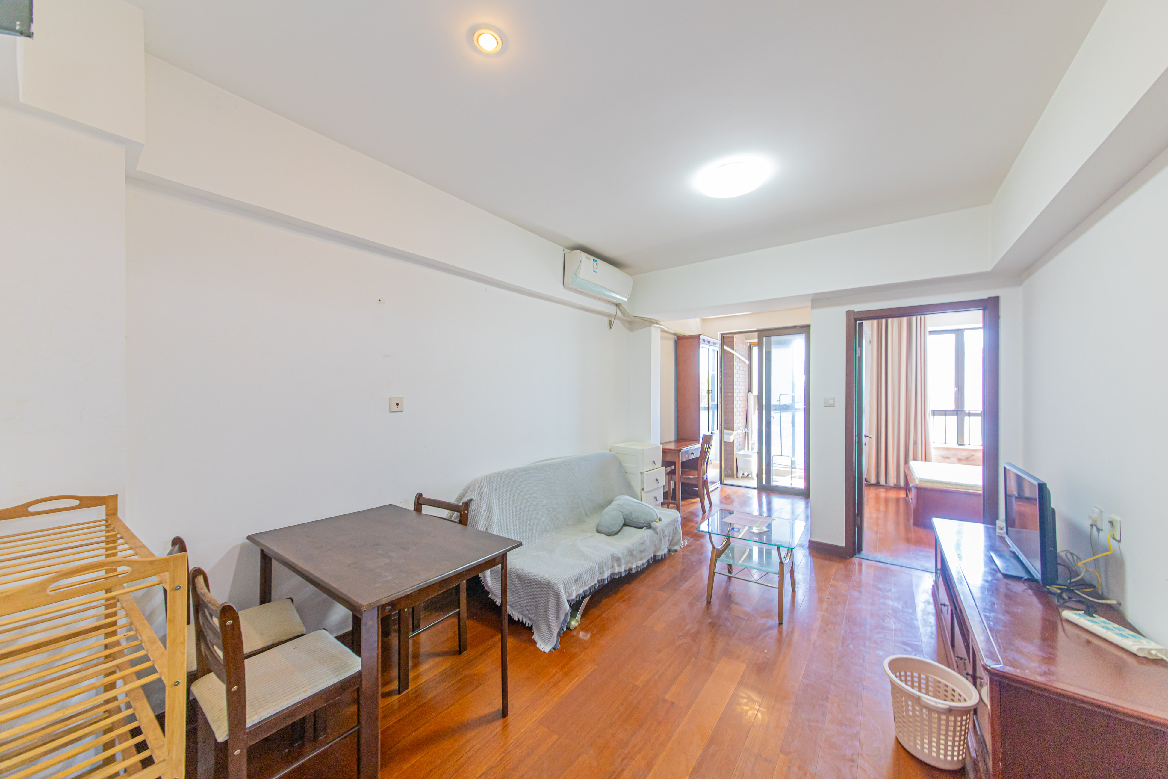 绿地公馆(绿地名邸) 1室1厅1卫 59.5万 绿地公馆(绿地名邸) 1室1厅1卫 59.5万客厅